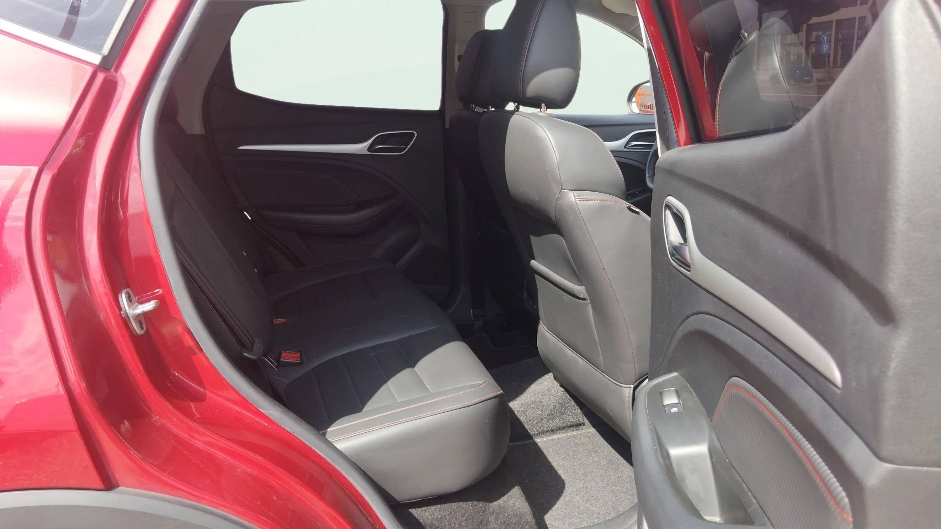MG ZS 1.0T Luxury - foto 11