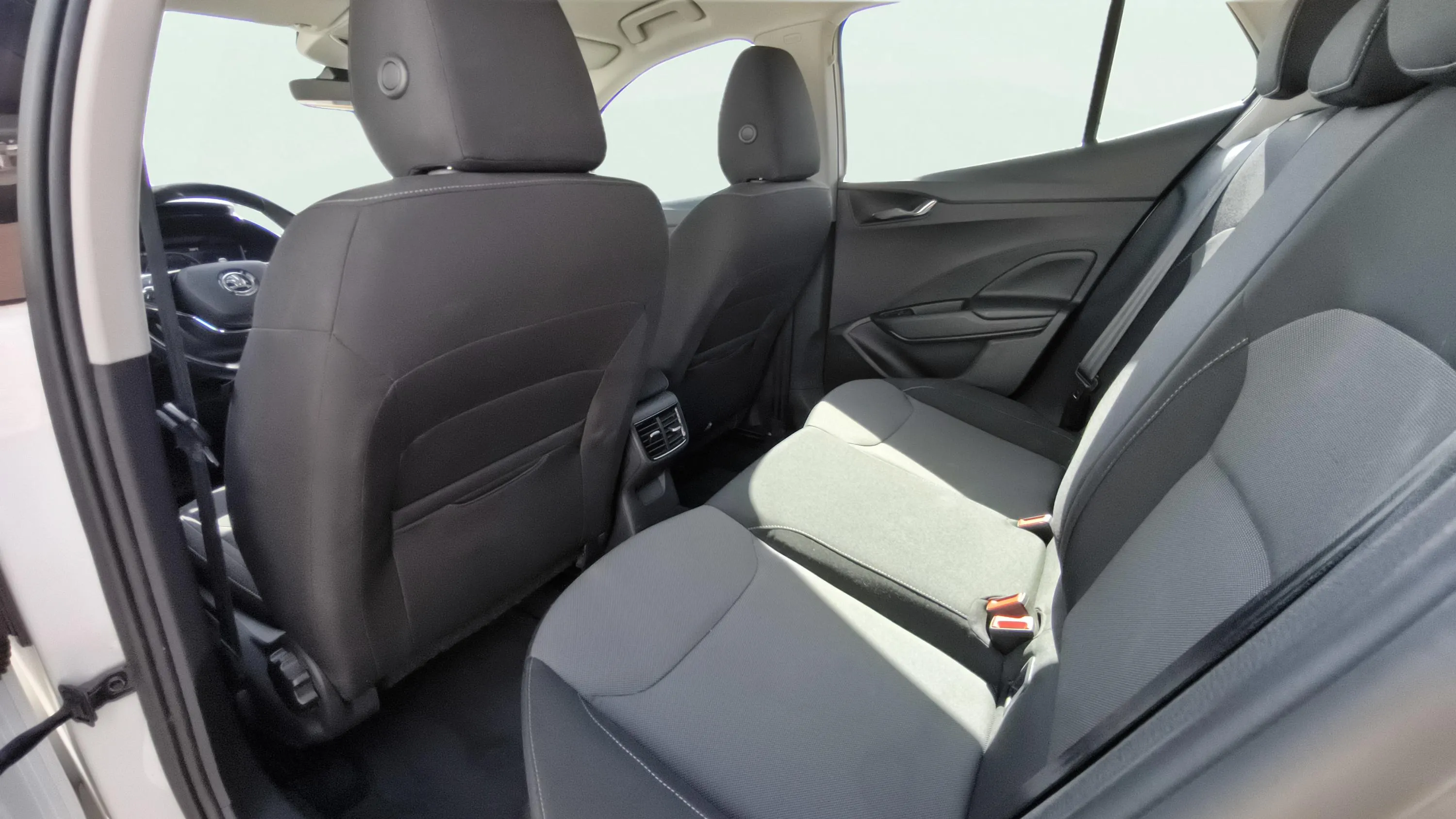 Škoda Fabia 1.0 TSI Ambition - foto 19