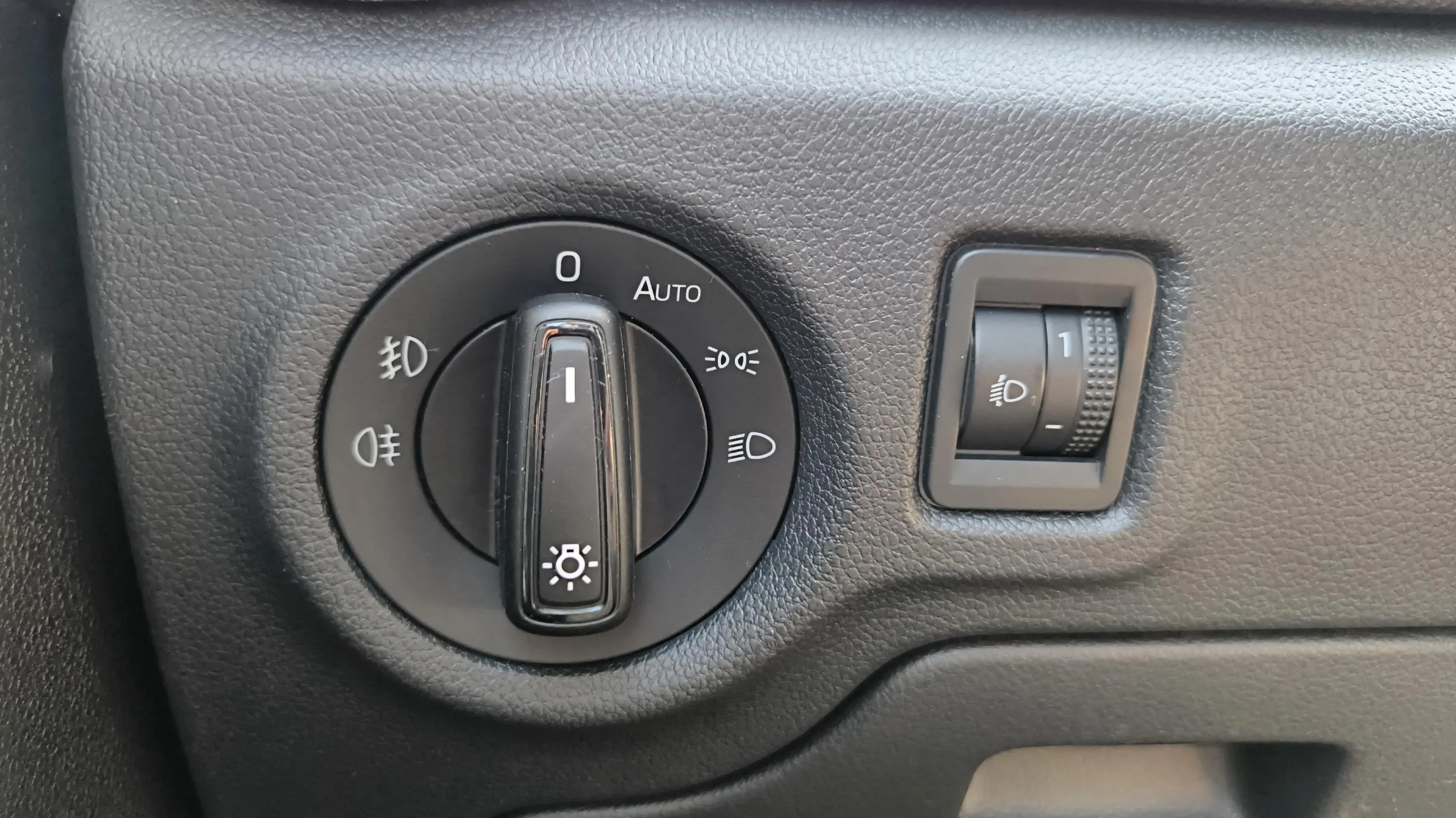 Škoda Fabia 1.0 TSI Ambition - foto 28