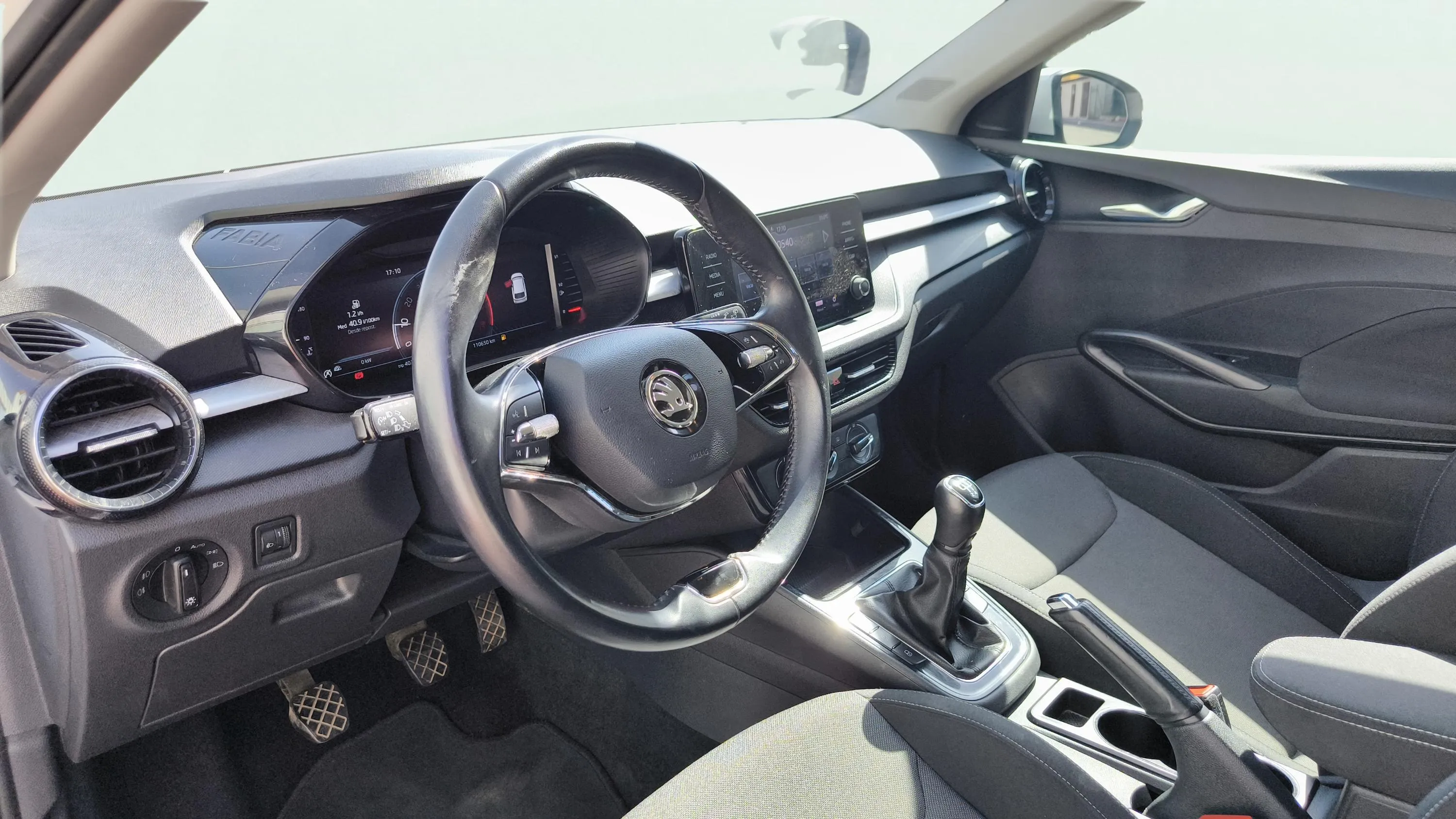 Škoda Fabia 1.0 TSI Ambition - foto 23