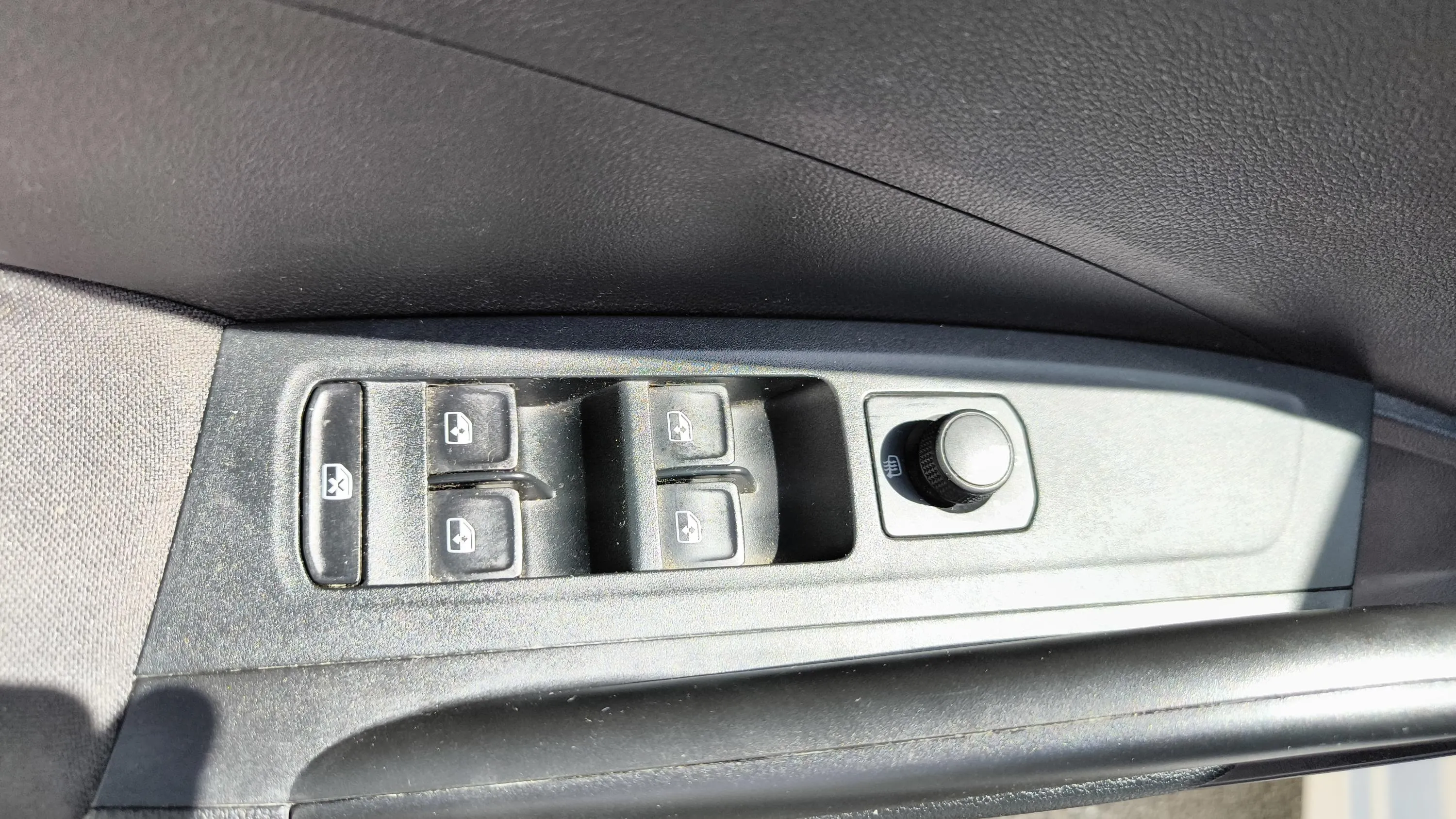 Škoda Fabia 1.0 TSI Ambition - foto 27