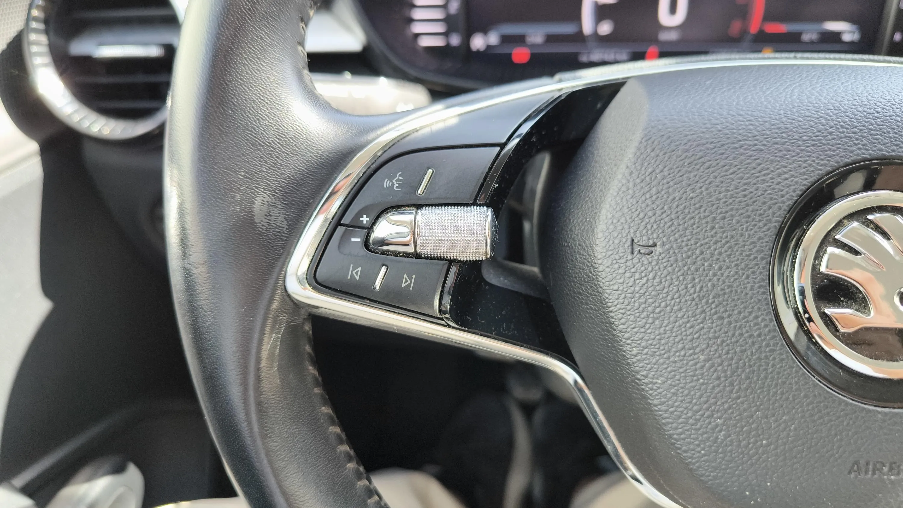 Škoda Fabia 1.0 TSI Ambition - foto 29