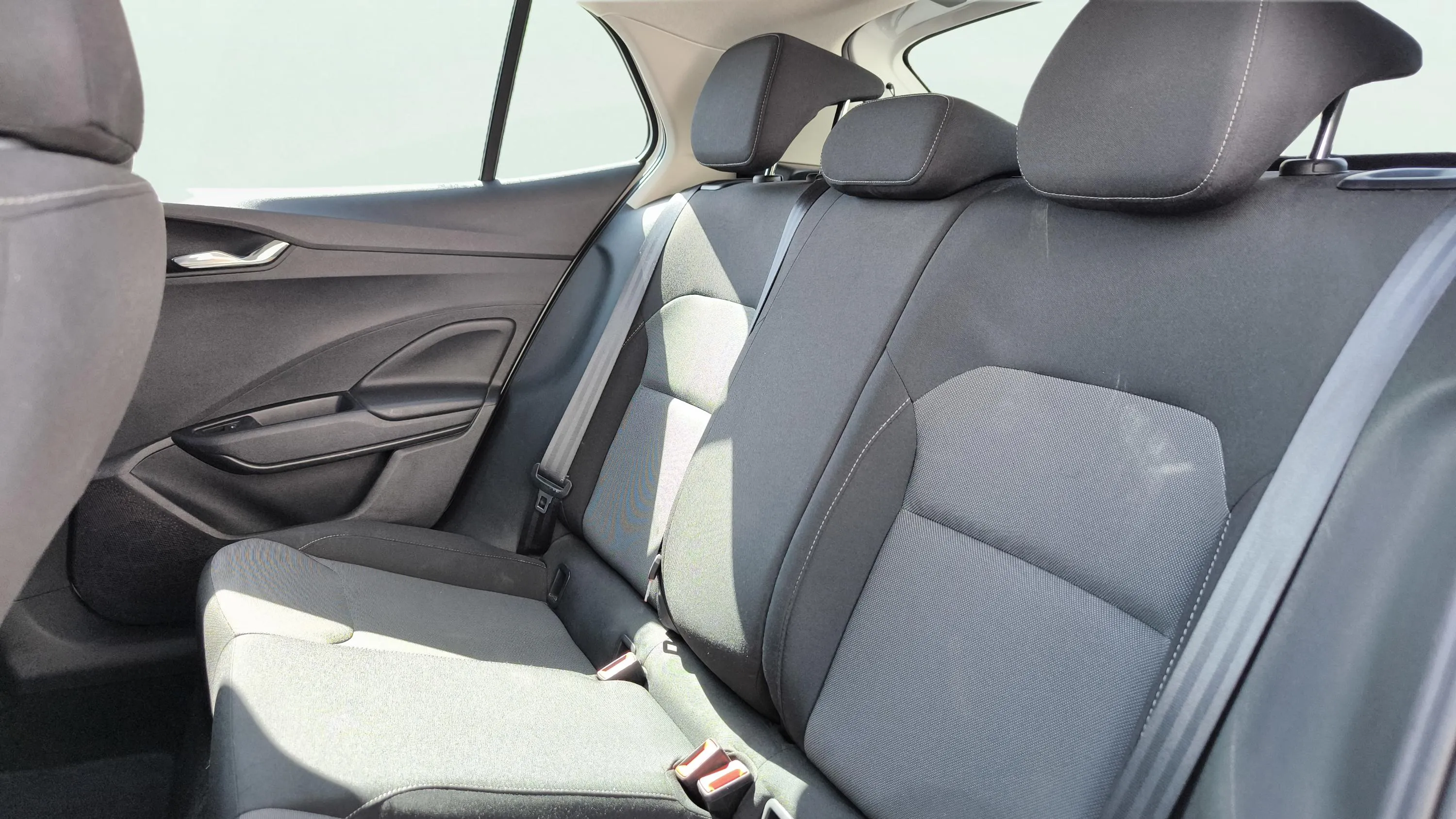 Škoda Fabia 1.0 TSI Ambition - foto 17