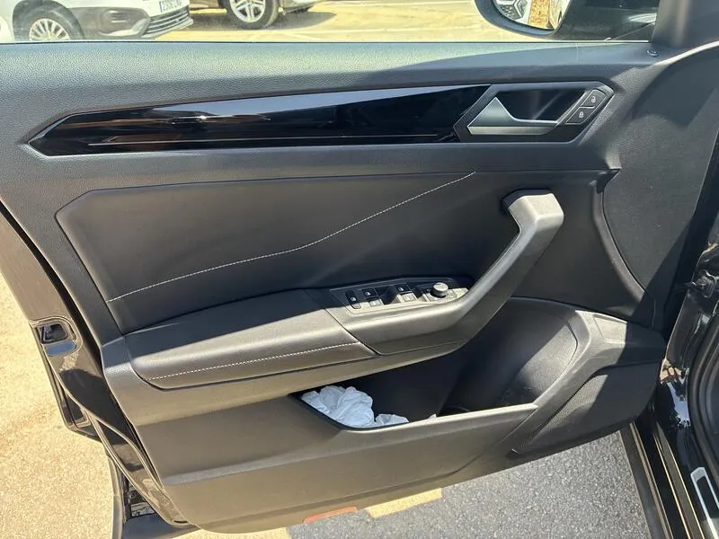 Volkswagen T-Roc R-Line 1.5 TSI DSG - foto 27