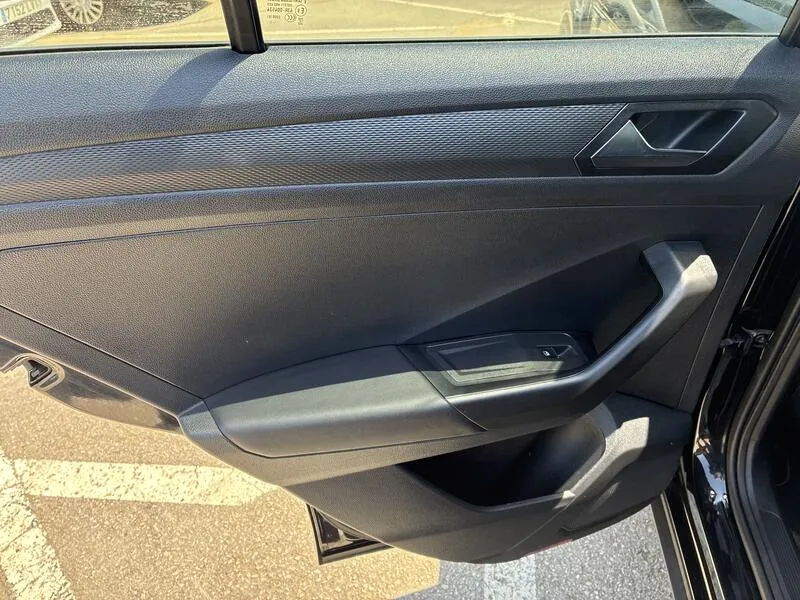 Volkswagen T-Roc R-Line 1.5 TSI DSG - foto 25