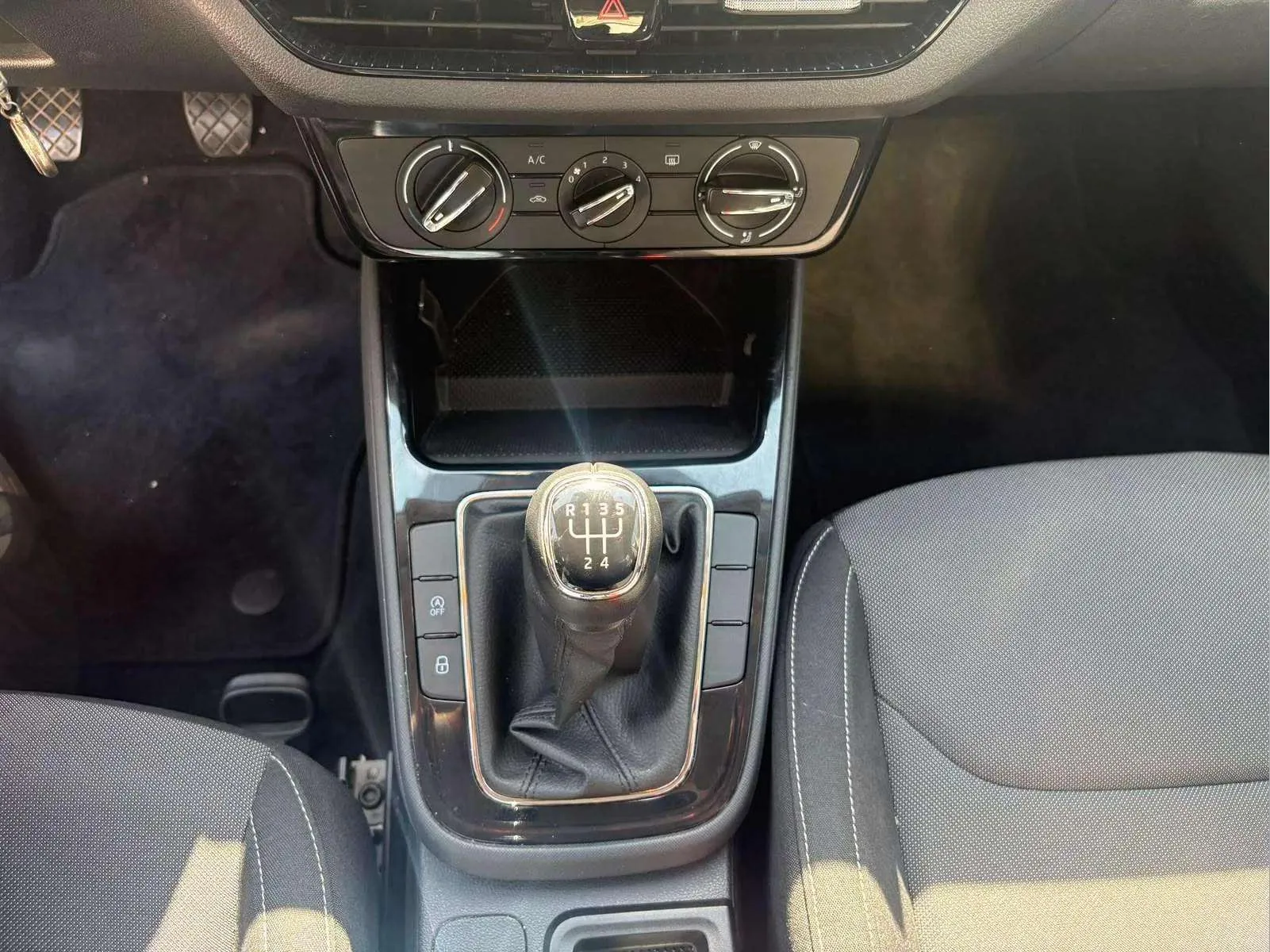 Škoda Fabia 1.0 TSI Design - foto 15