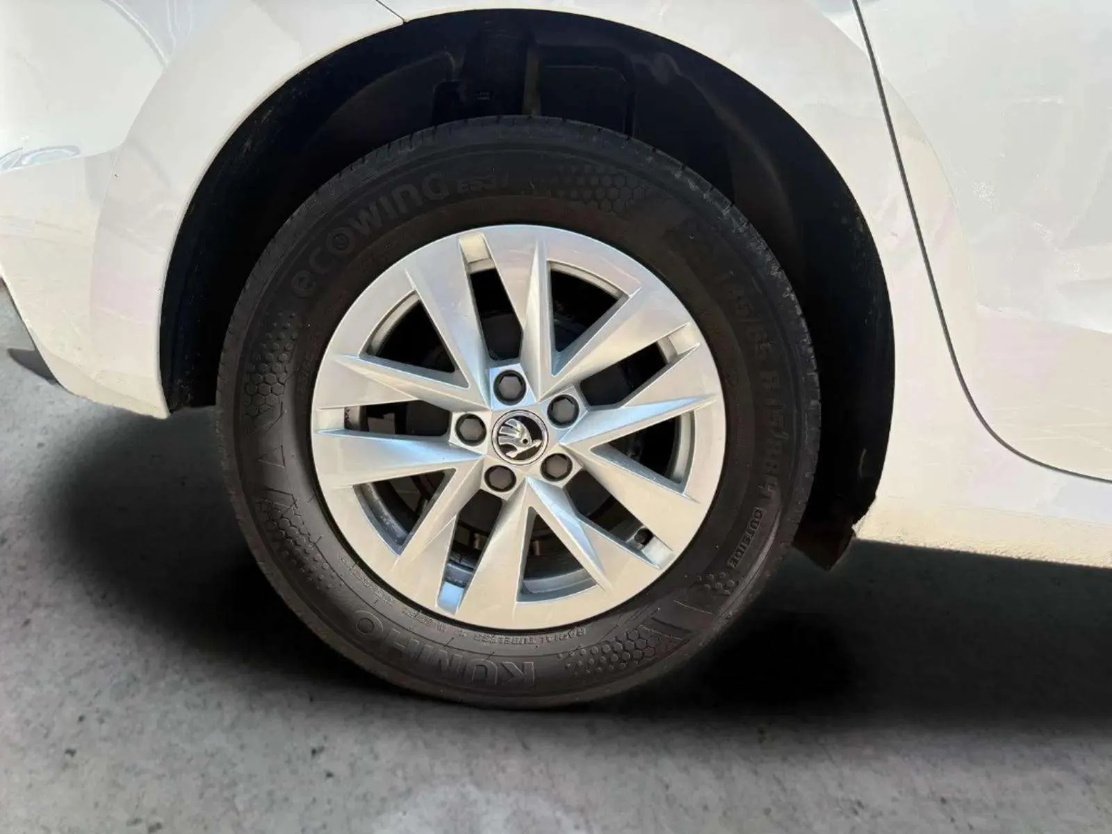 Škoda Fabia 1.0 TSI Design - foto 19