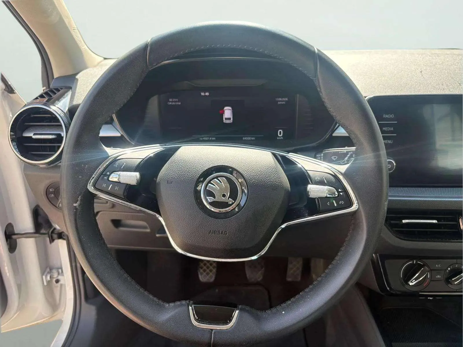 Škoda Fabia 1.0 TSI Design - foto 13