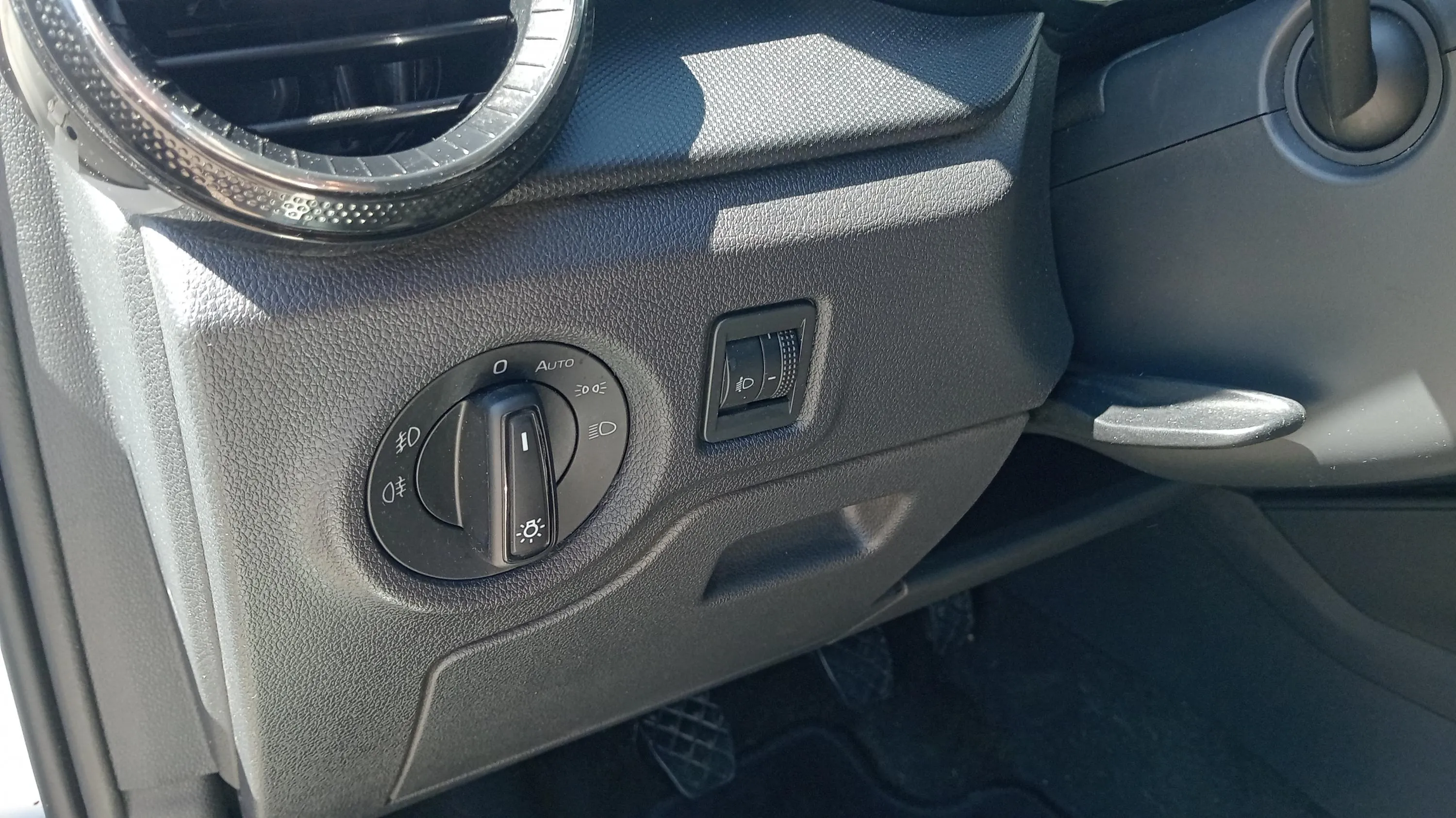 Škoda Fabia 1.0 TSI Ambition - foto 24