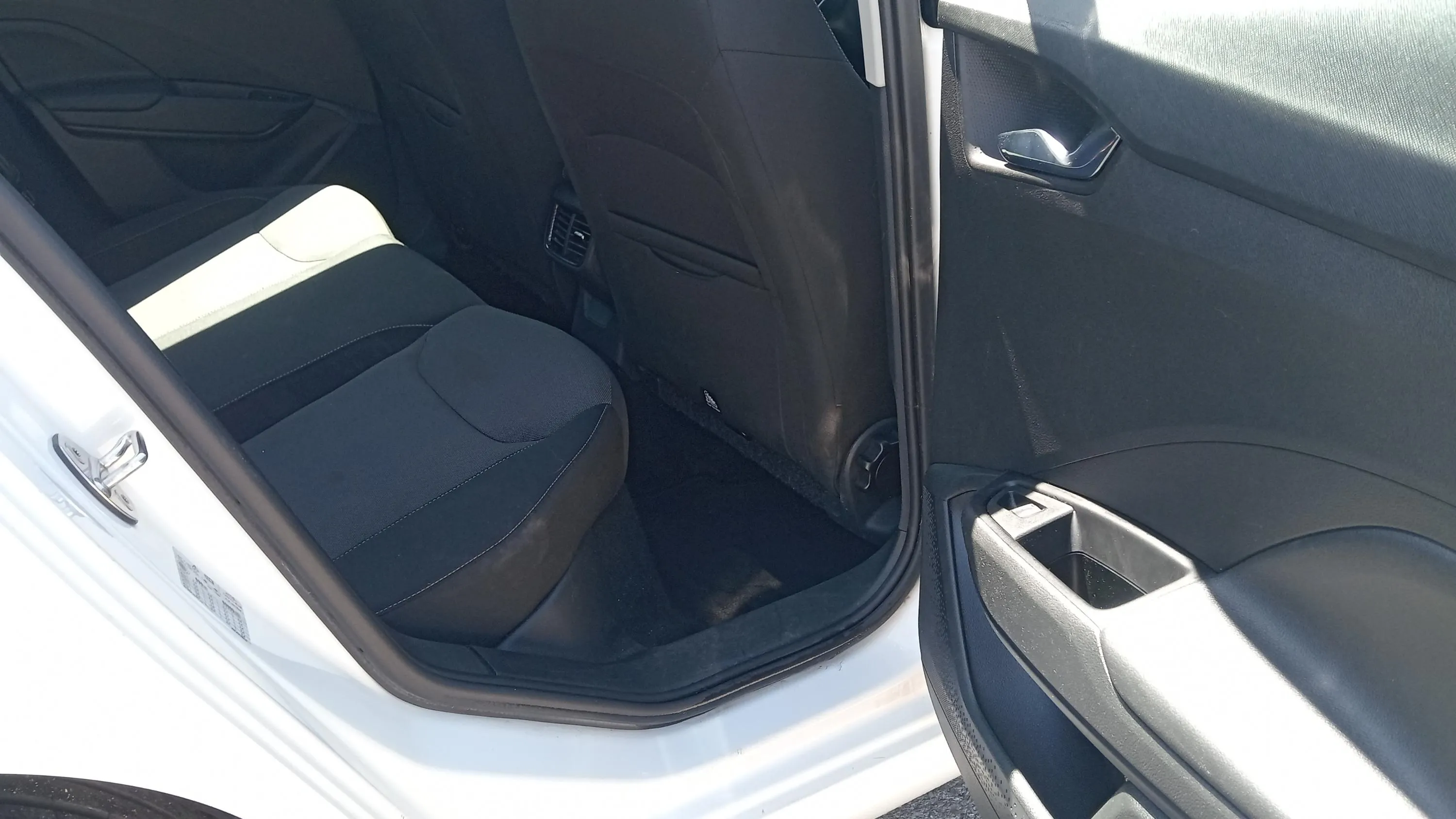 Škoda Fabia 1.0 TSI Ambition - foto 19