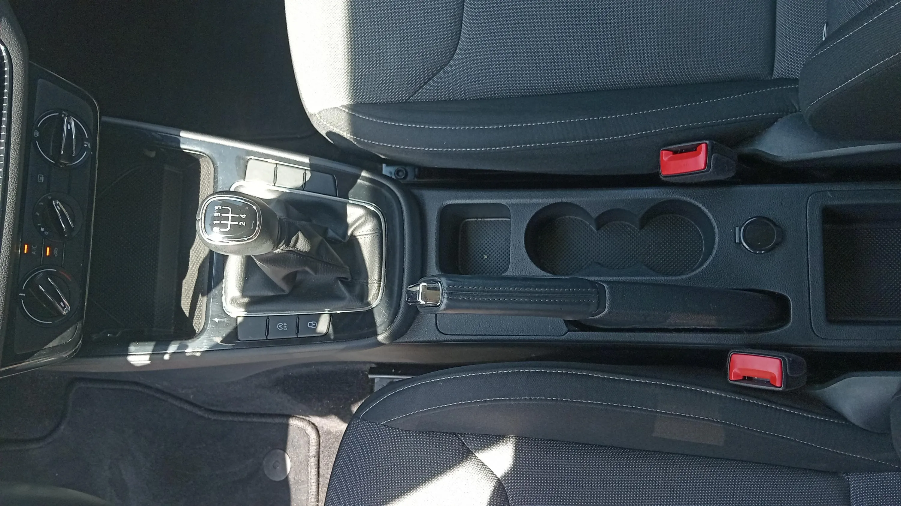 Škoda Fabia 1.0 TSI Ambition - foto 26