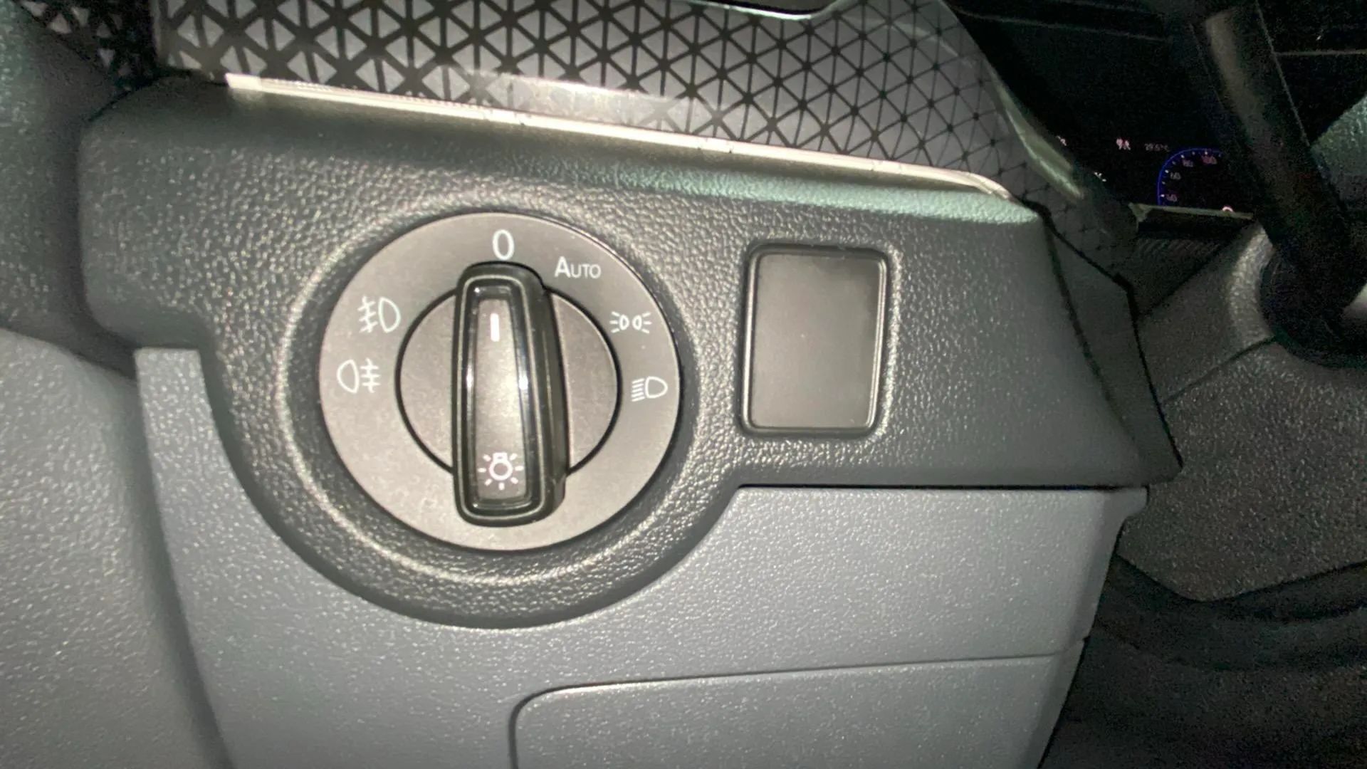 Volkswagen T-Cross Sport 1.5 TSI DSG - foto 11
