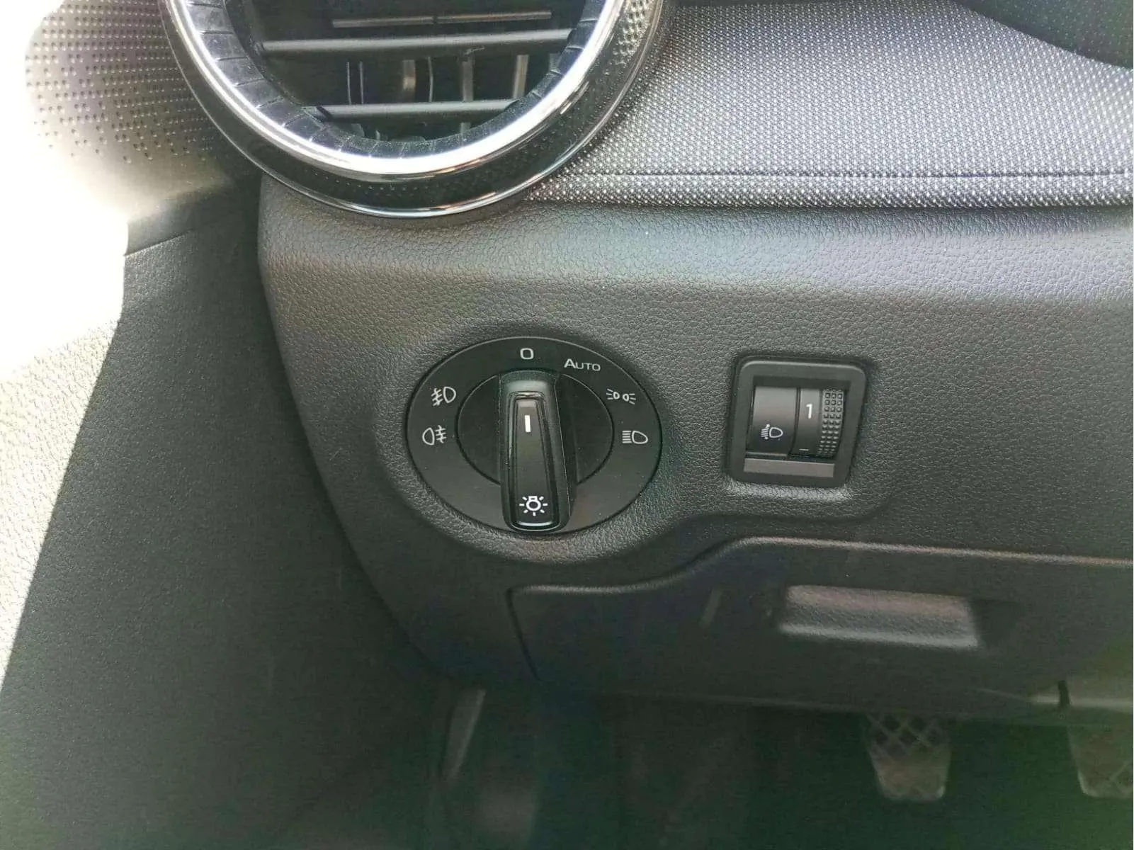 Škoda Fabia 1.0 TSI Selection - foto 14