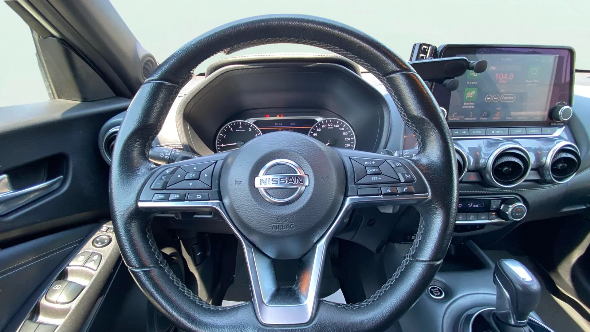 Nissan Juke DIG-T DCT Tekna - foto 11