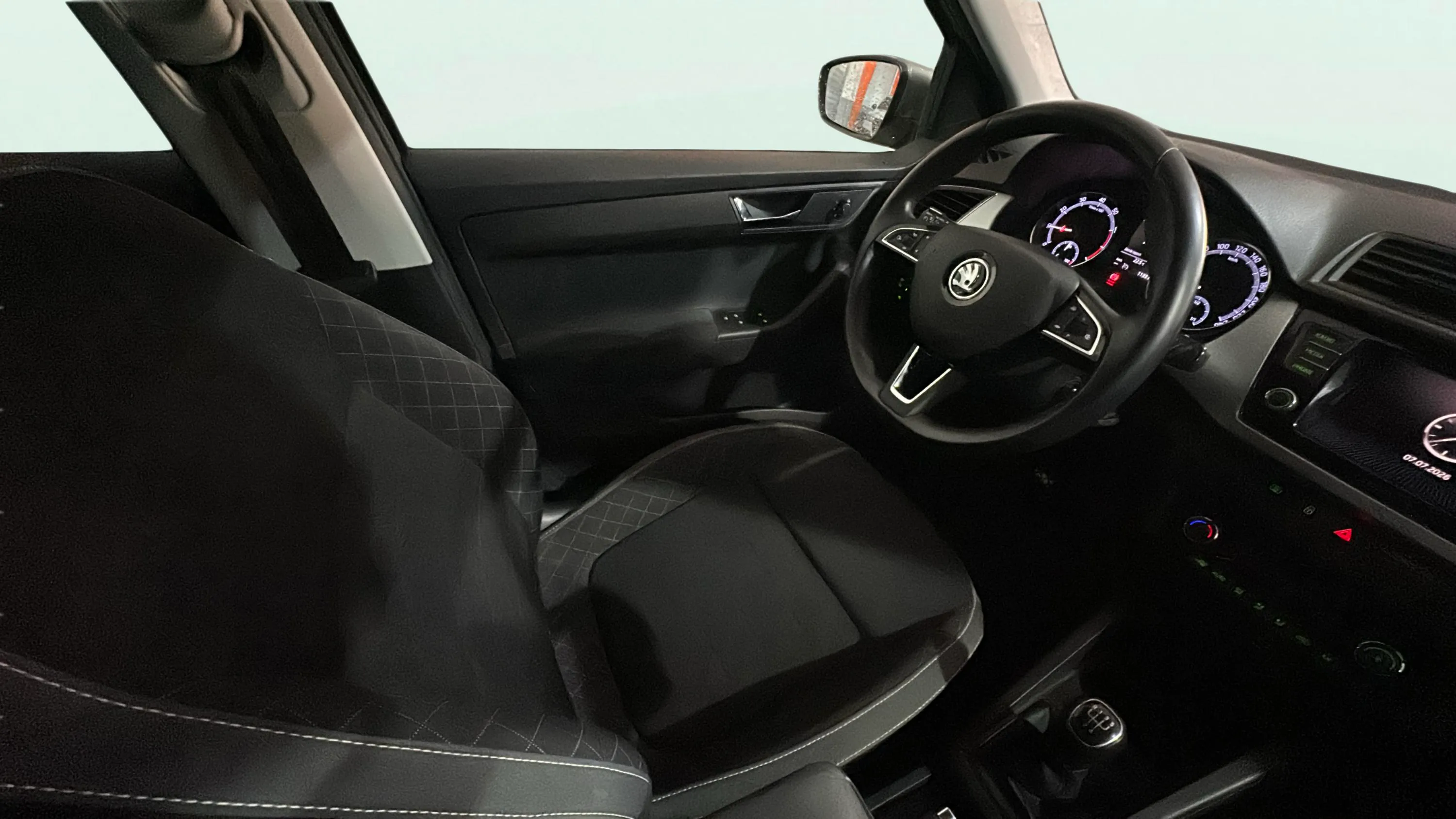 Škoda Fabia 1.0 TSI Active - foto 9