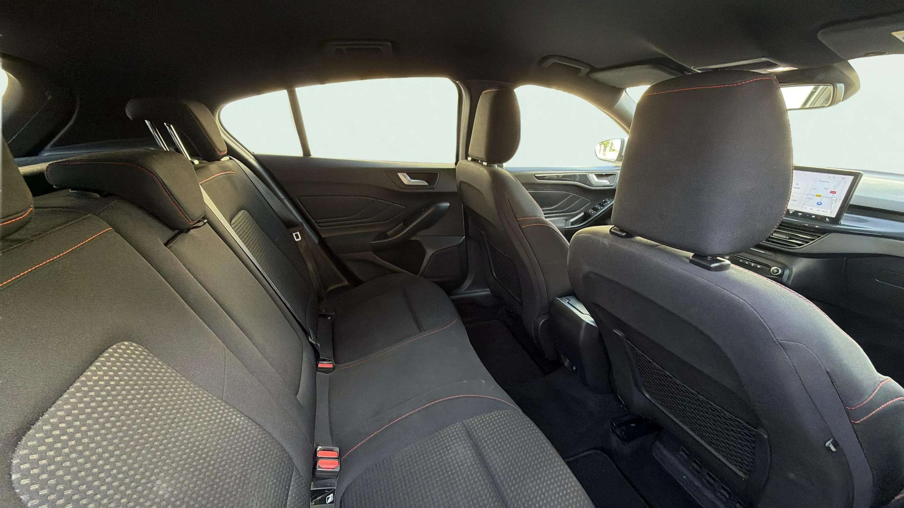 Ford Focus 1.0 EcoBoost MHEV ST-Line Design SIP - foto 16