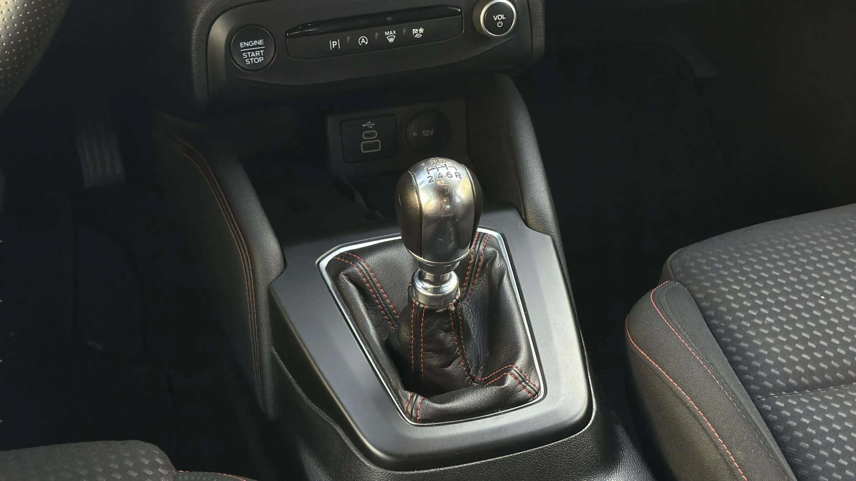 Ford Focus 1.0 EcoBoost MHEV ST-Line Design SIP - foto 11