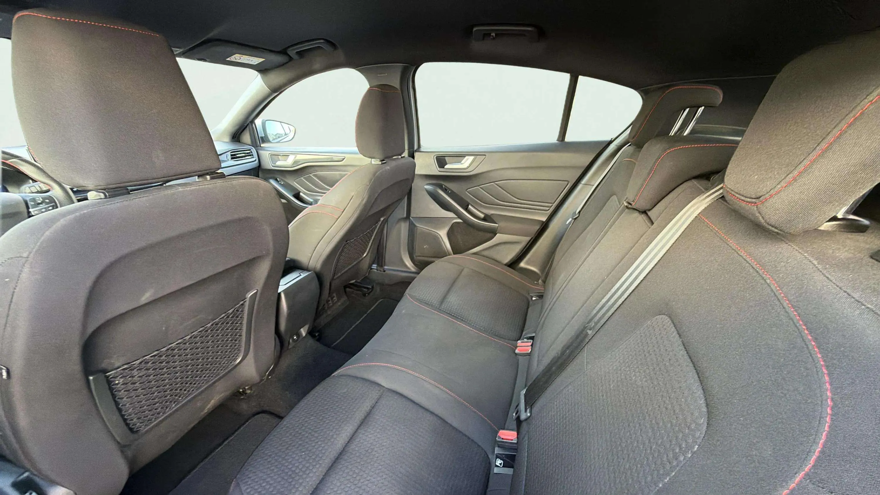 Ford Focus 1.0 EcoBoost MHEV ST-Line Design SIP - foto 14