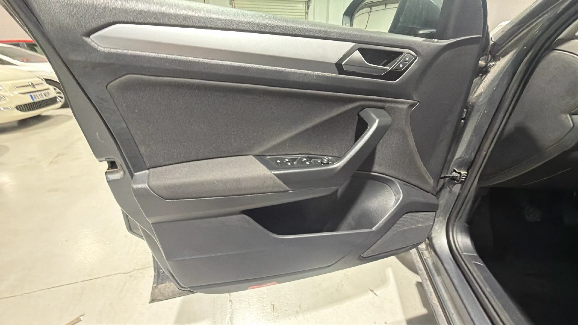 Volkswagen T-Roc Business 1.0 TSI - foto 9