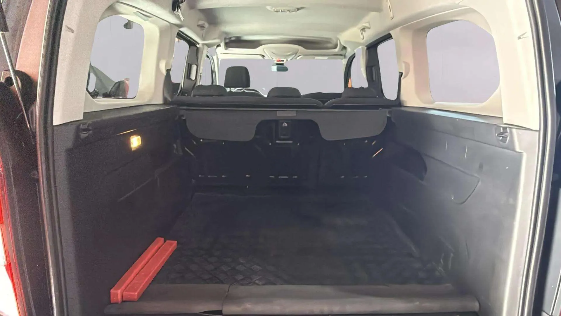 Peugeot Rifter Allure Pack Long PureTech EAT8 - foto 30