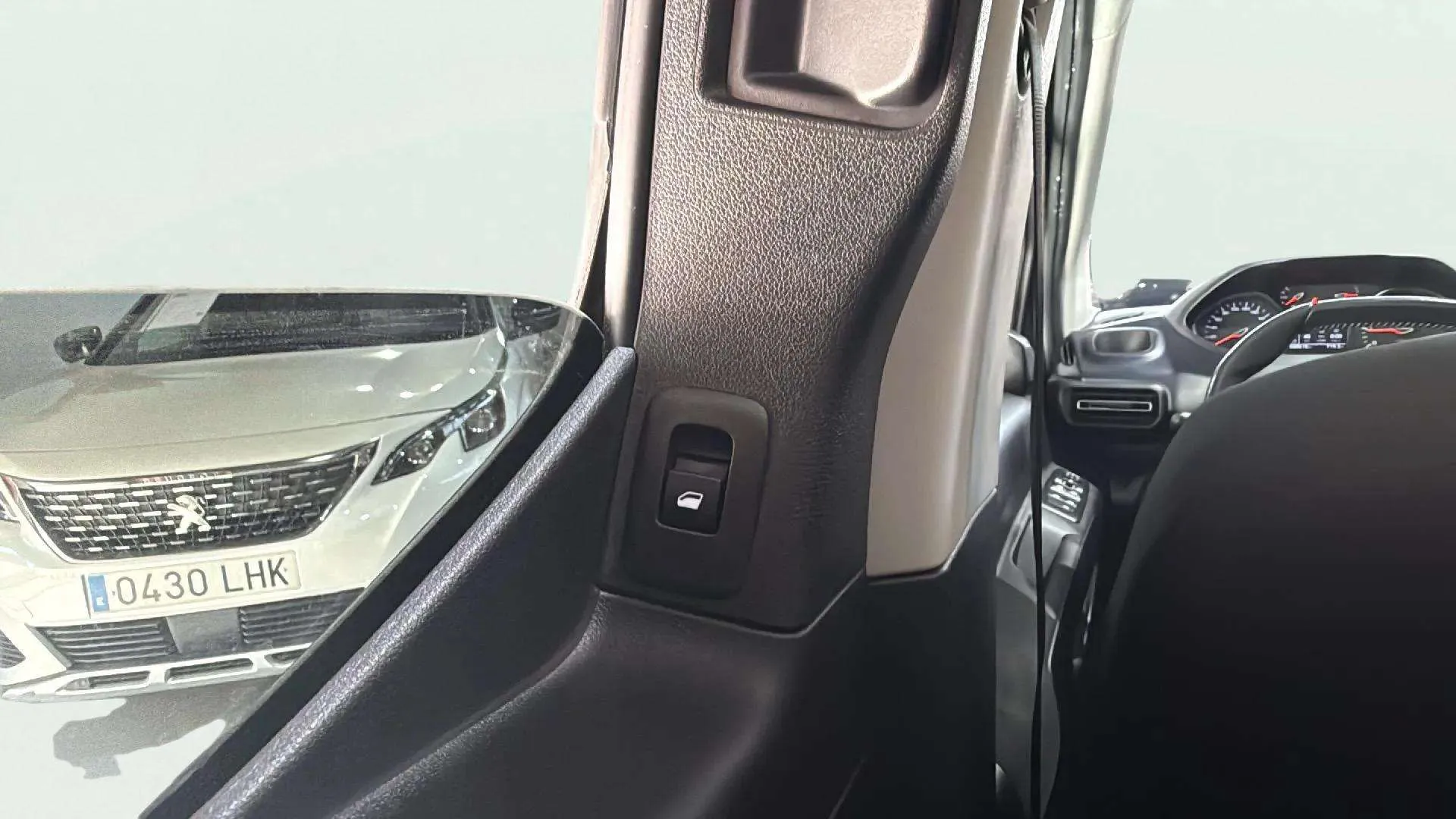 Peugeot Rifter Allure Pack Long PureTech EAT8 - foto 23