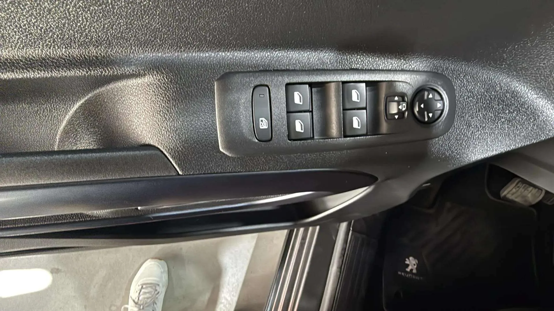 Peugeot Rifter Allure Pack Long PureTech EAT8 - foto 18