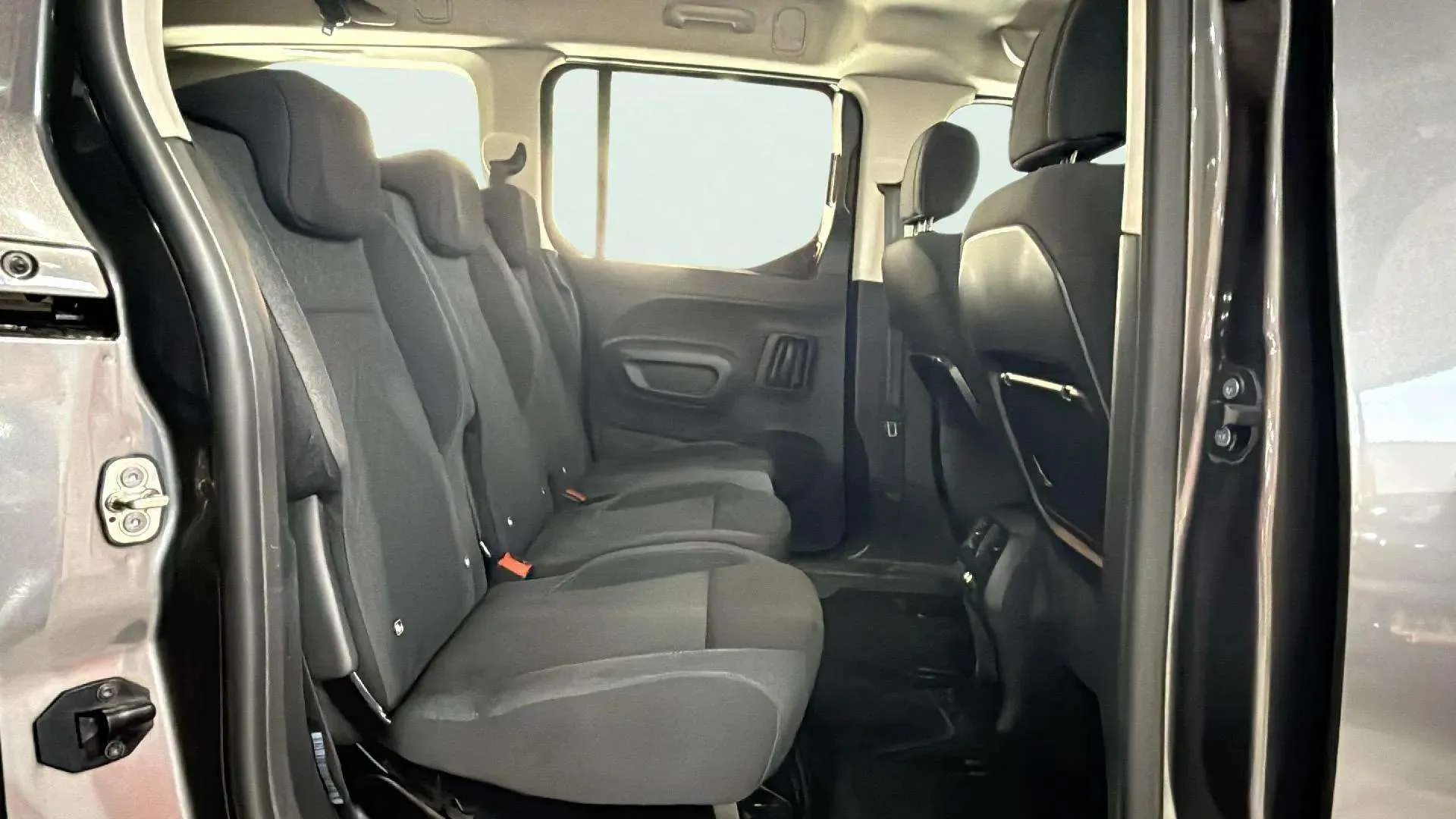 Peugeot Rifter Allure Pack Long PureTech EAT8 - foto 17