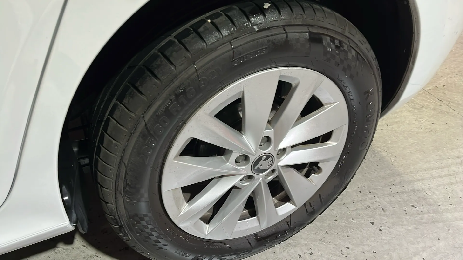 Škoda Kamiq 1.0 TSI DSG Selection - foto 9