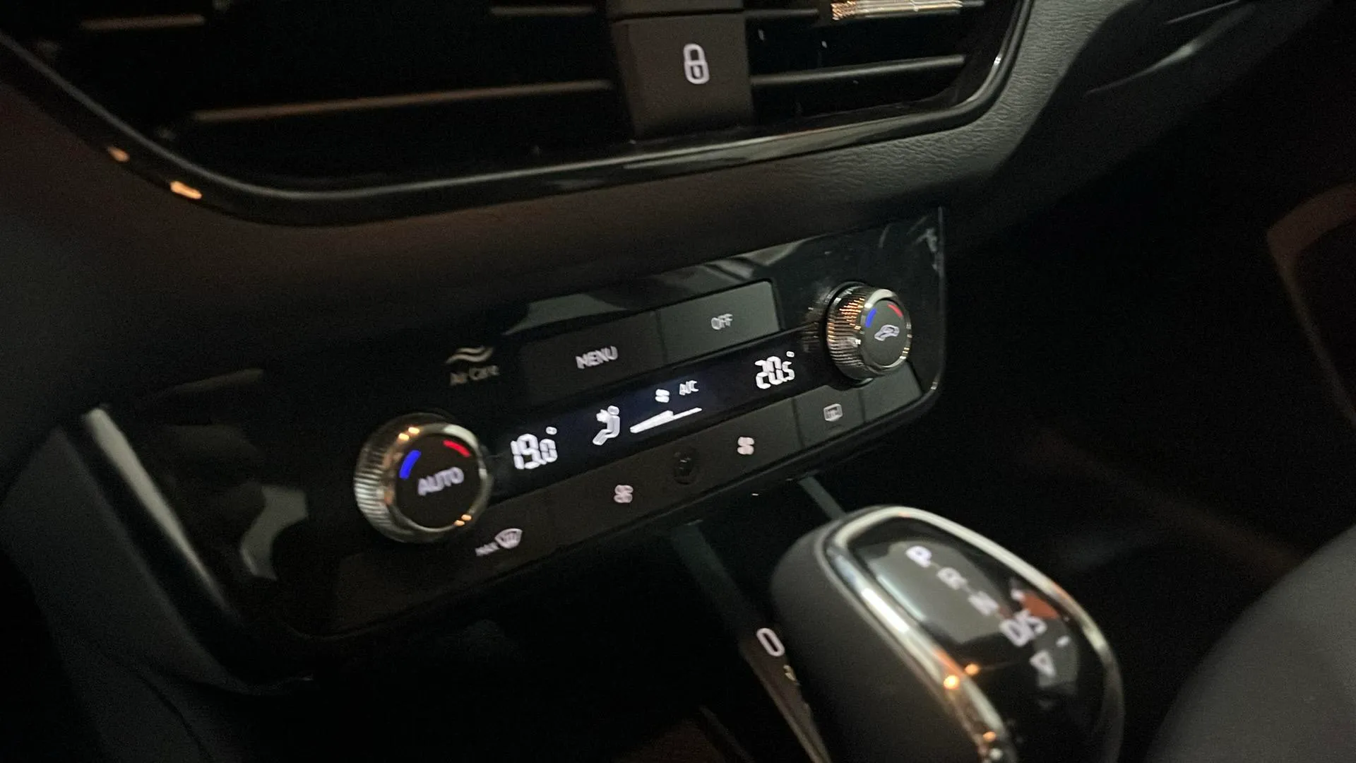 Škoda Kamiq 1.0 TSI DSG Selection - foto 14