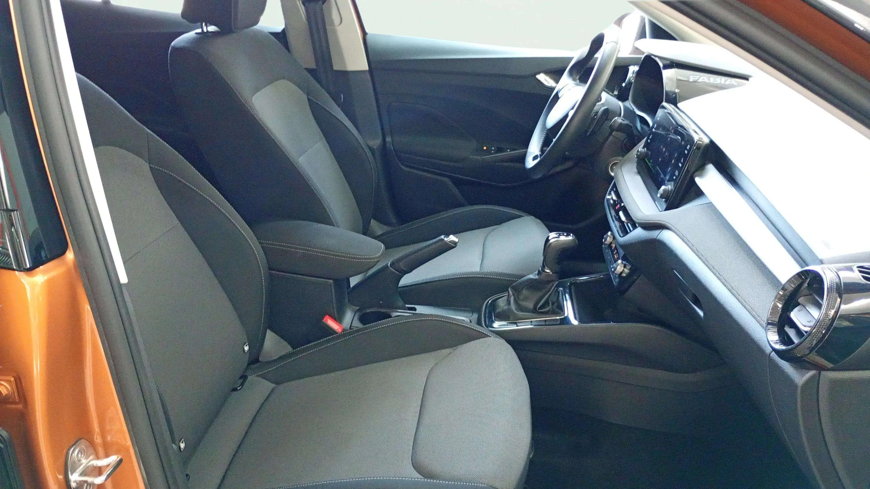Škoda Fabia 1.0 TSI DSG Selection - foto 17