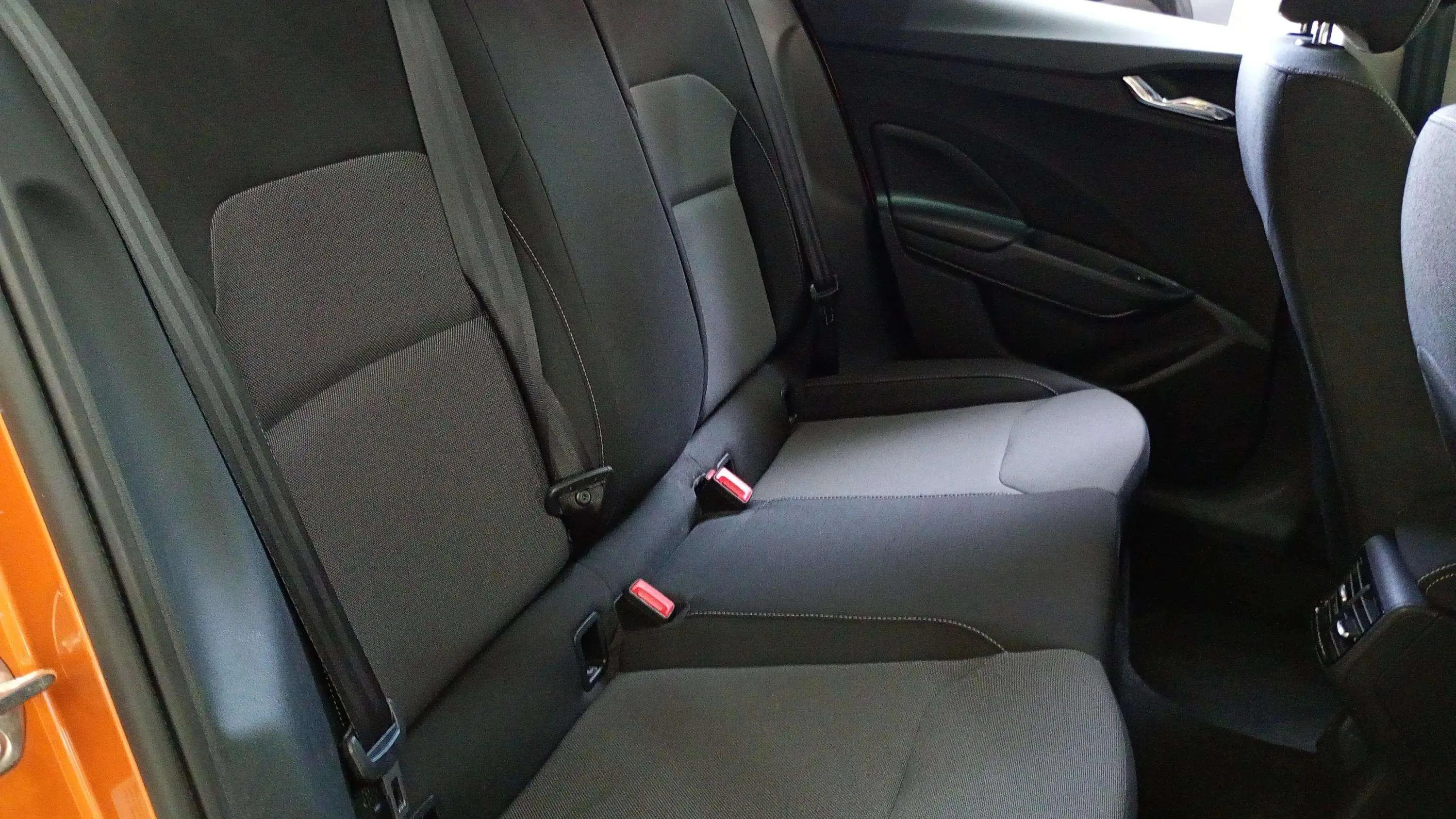 Škoda Fabia 1.0 TSI DSG Selection - foto 18