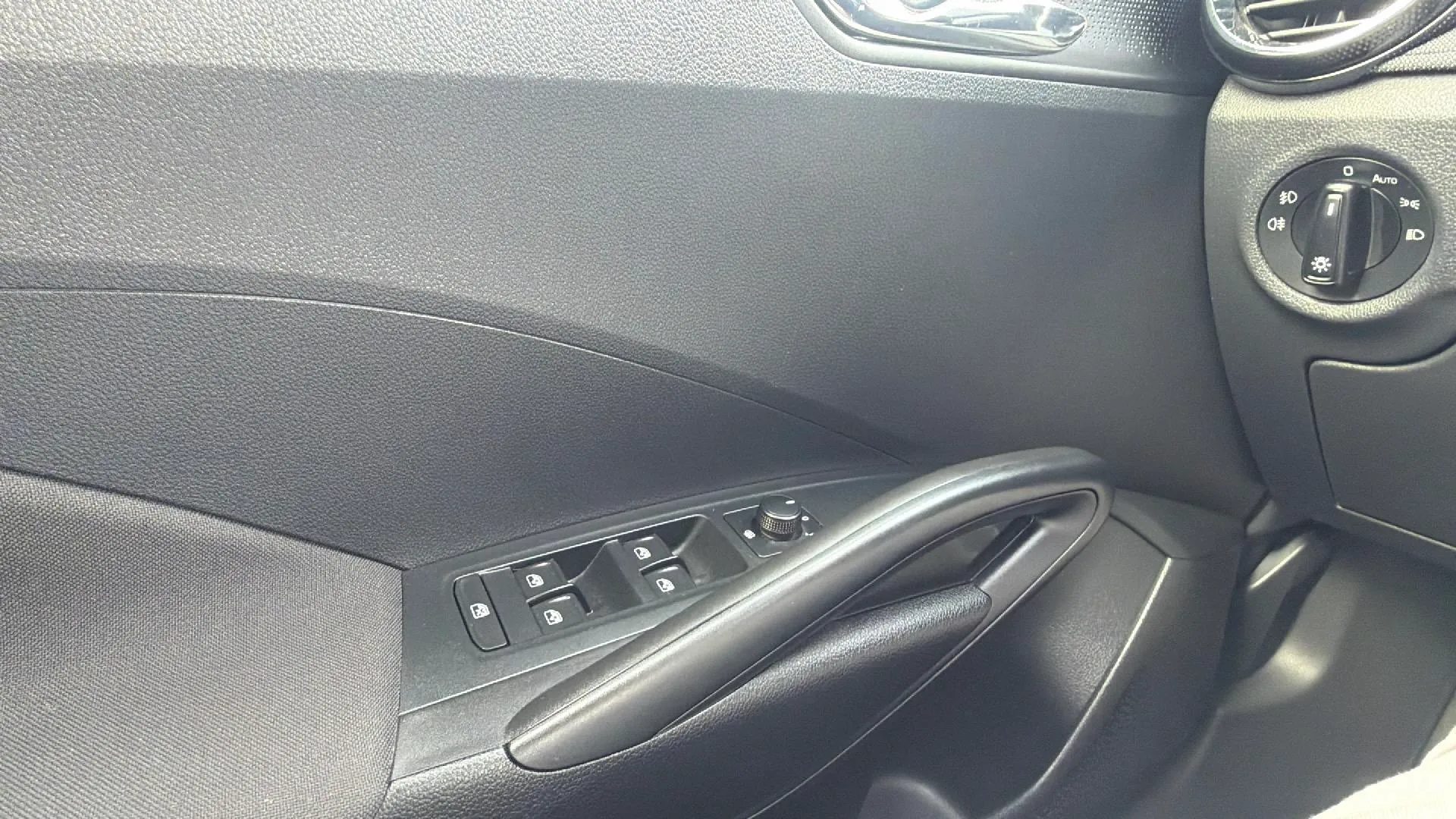 Škoda Fabia 1.0 TSI DSG Selection - foto 16