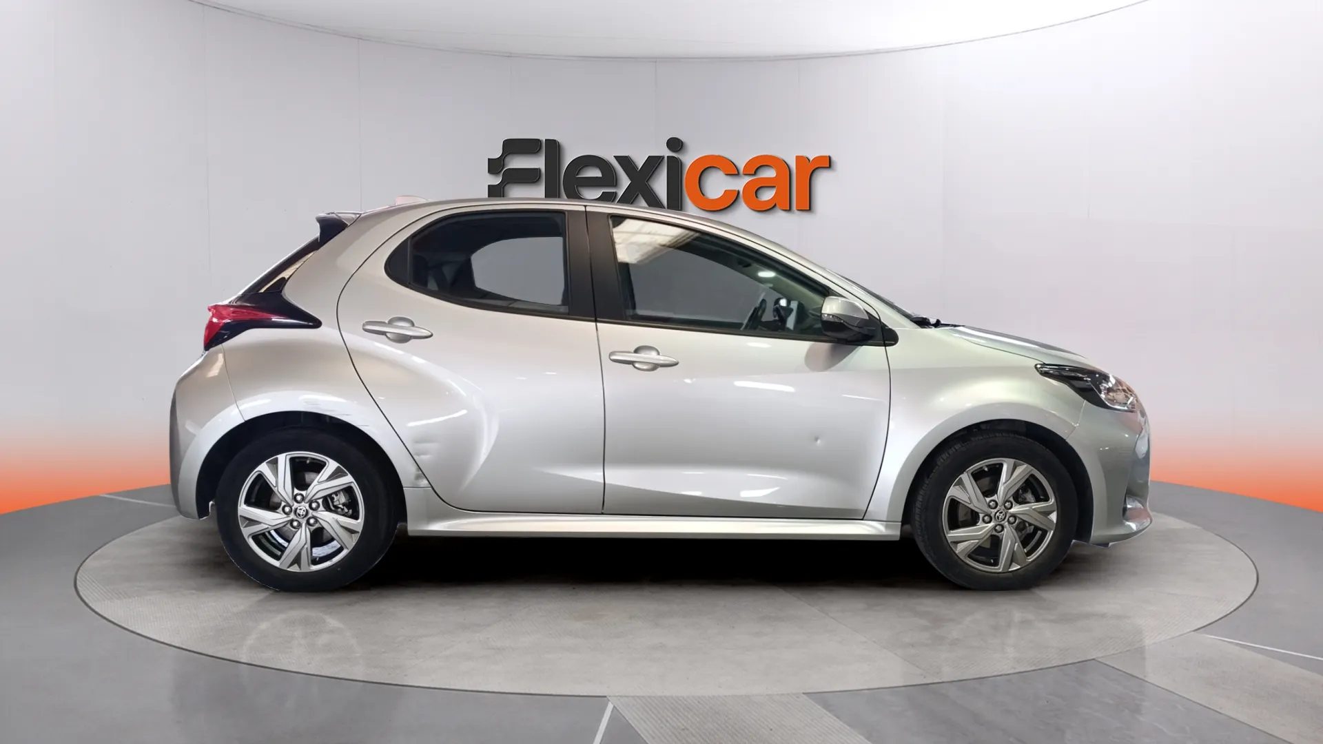 Toyota Yaris 1.5 120H Active Plus - foto 2