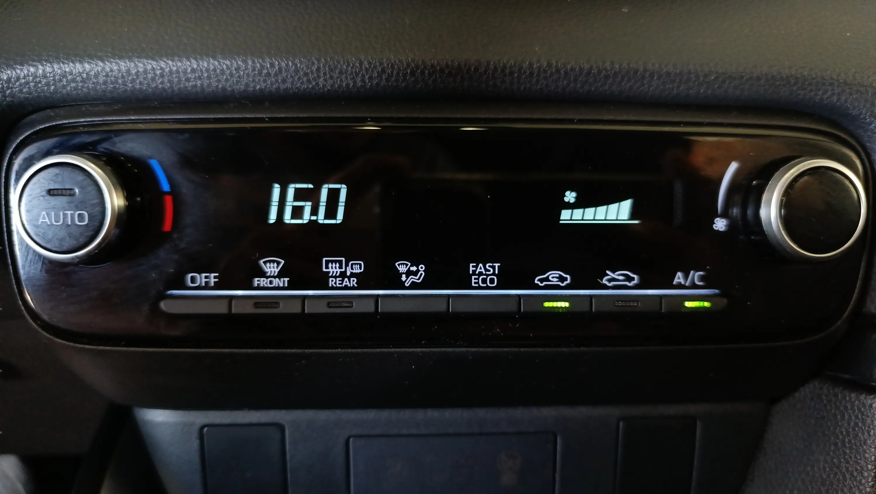 Toyota Yaris Active Plus 1.5 Hybrid AUT - foto 22