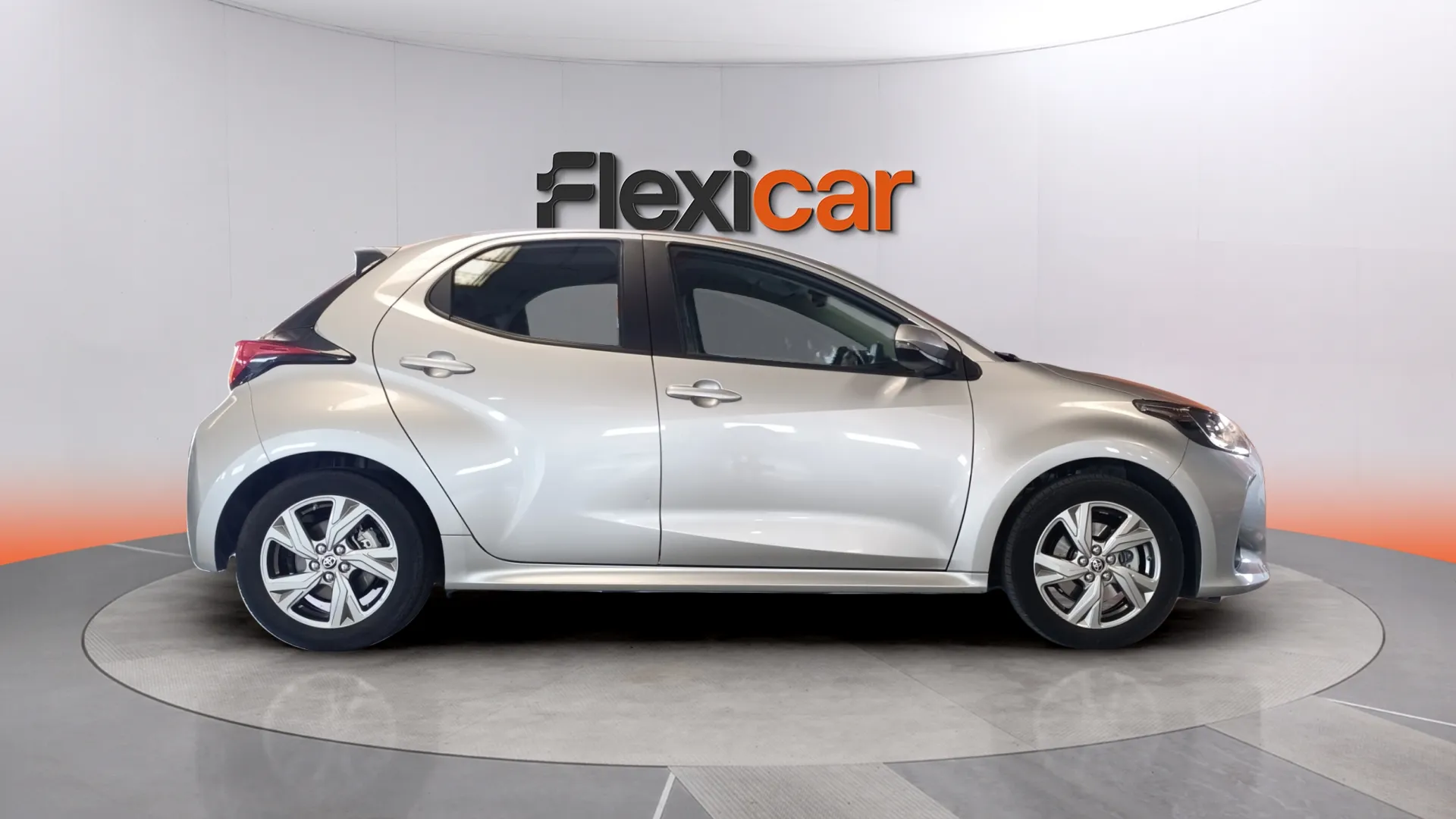 Toyota Yaris Active Plus 1.5 Hybrid AUT - foto 2