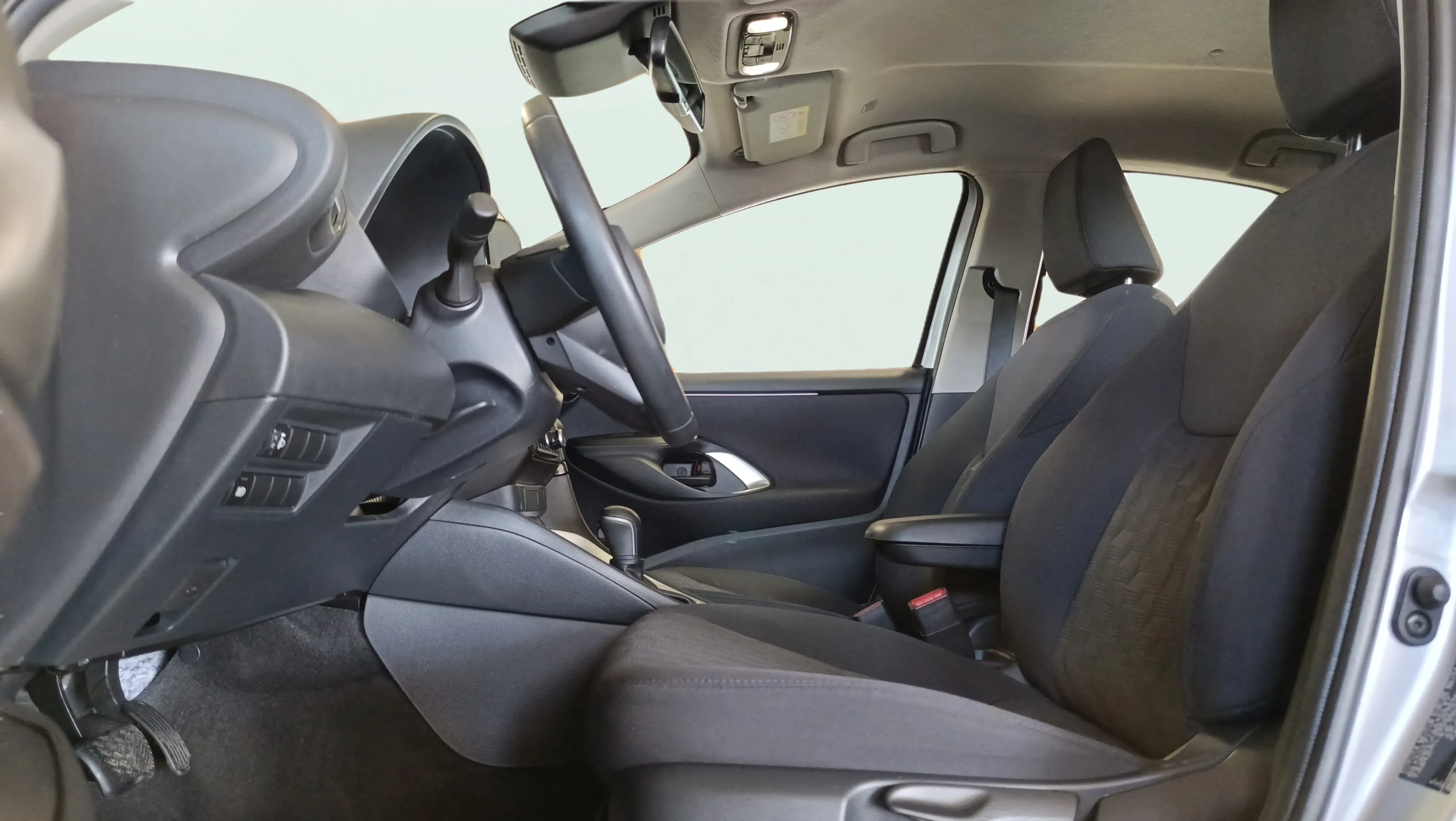 Toyota Yaris Active Plus 1.5 Hybrid AUT - foto 28
