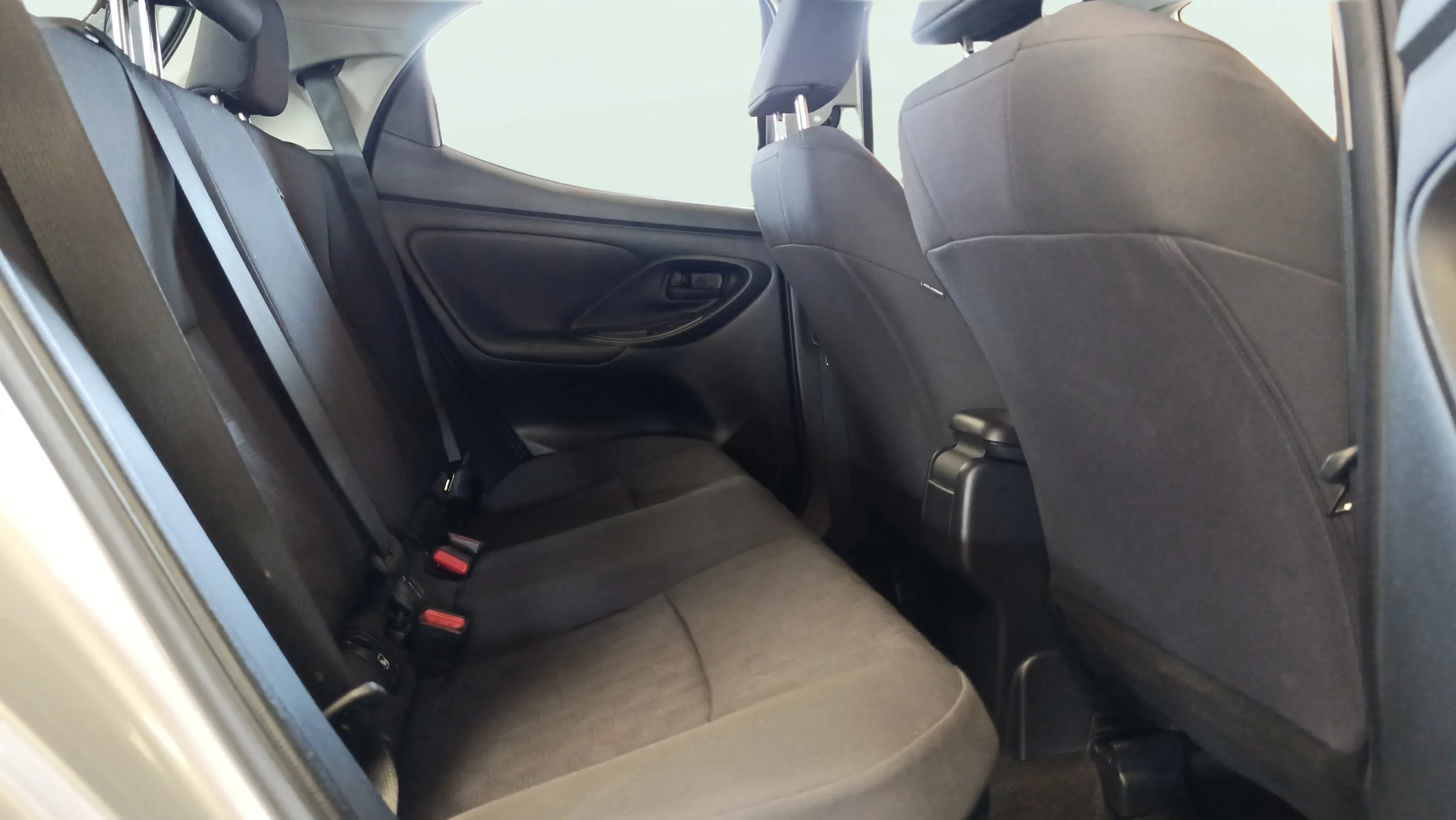 Toyota Yaris Active Plus 1.5 Hybrid AUT - foto 31