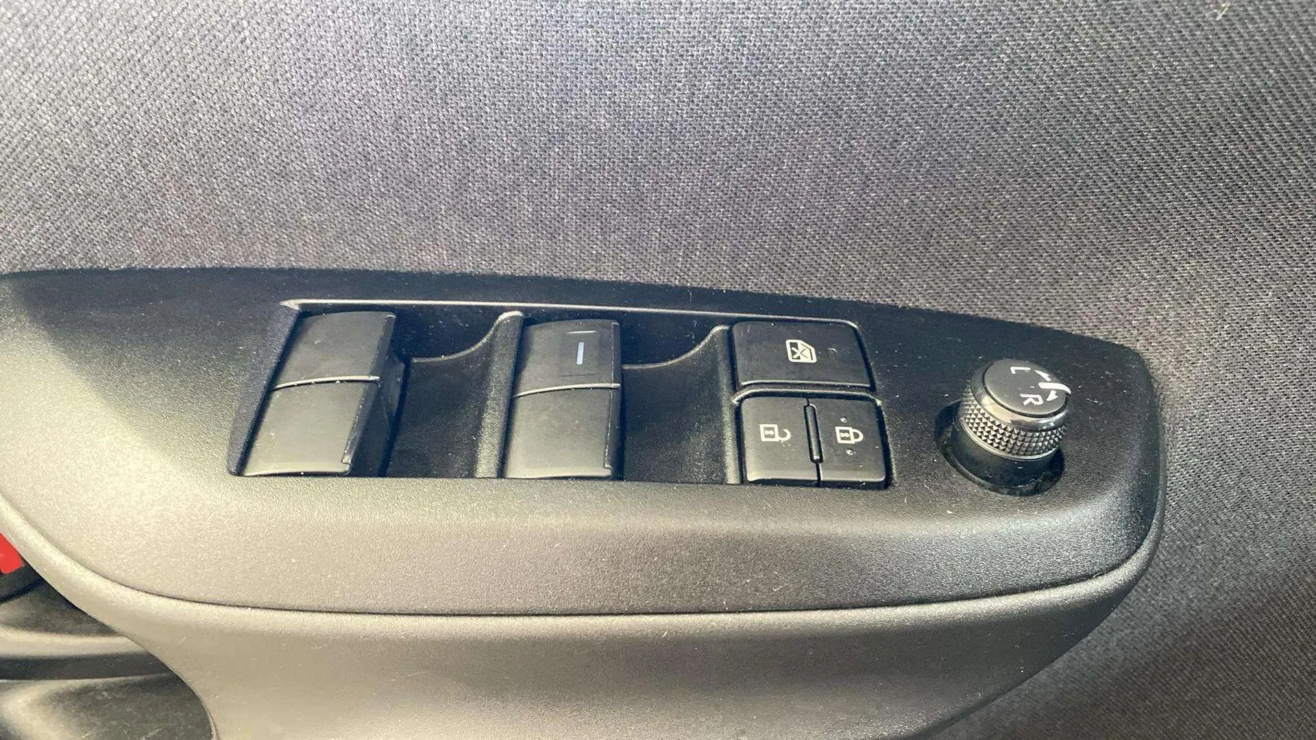Toyota Yaris Active Plus 1.5 Hybrid AUT - foto 21