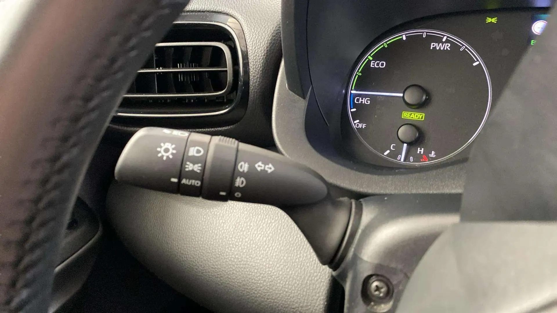 Toyota Yaris Active Plus 1.5 Hybrid AUT - foto 23