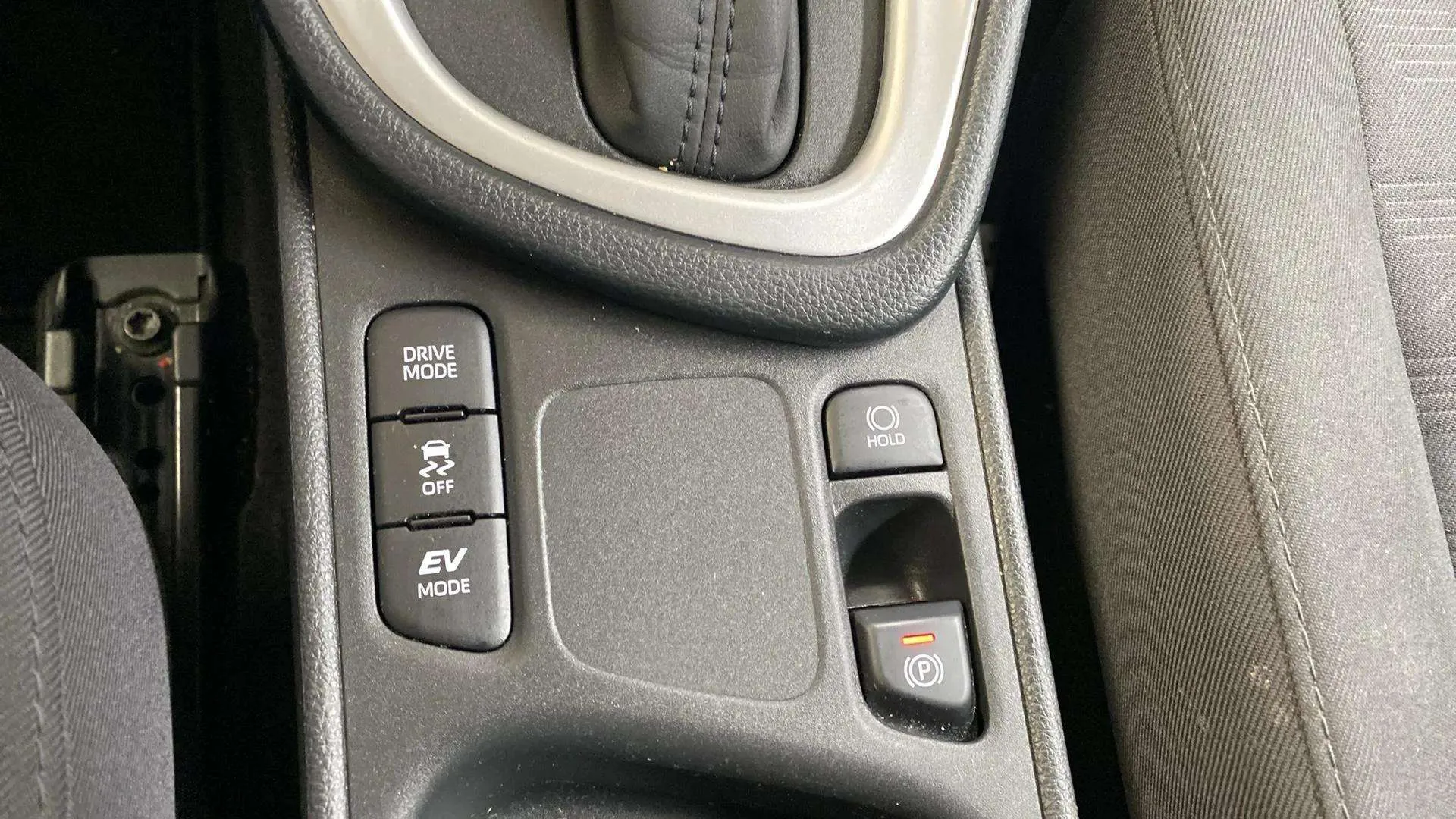 Toyota Yaris Active Plus 1.5 Hybrid AUT - foto 22