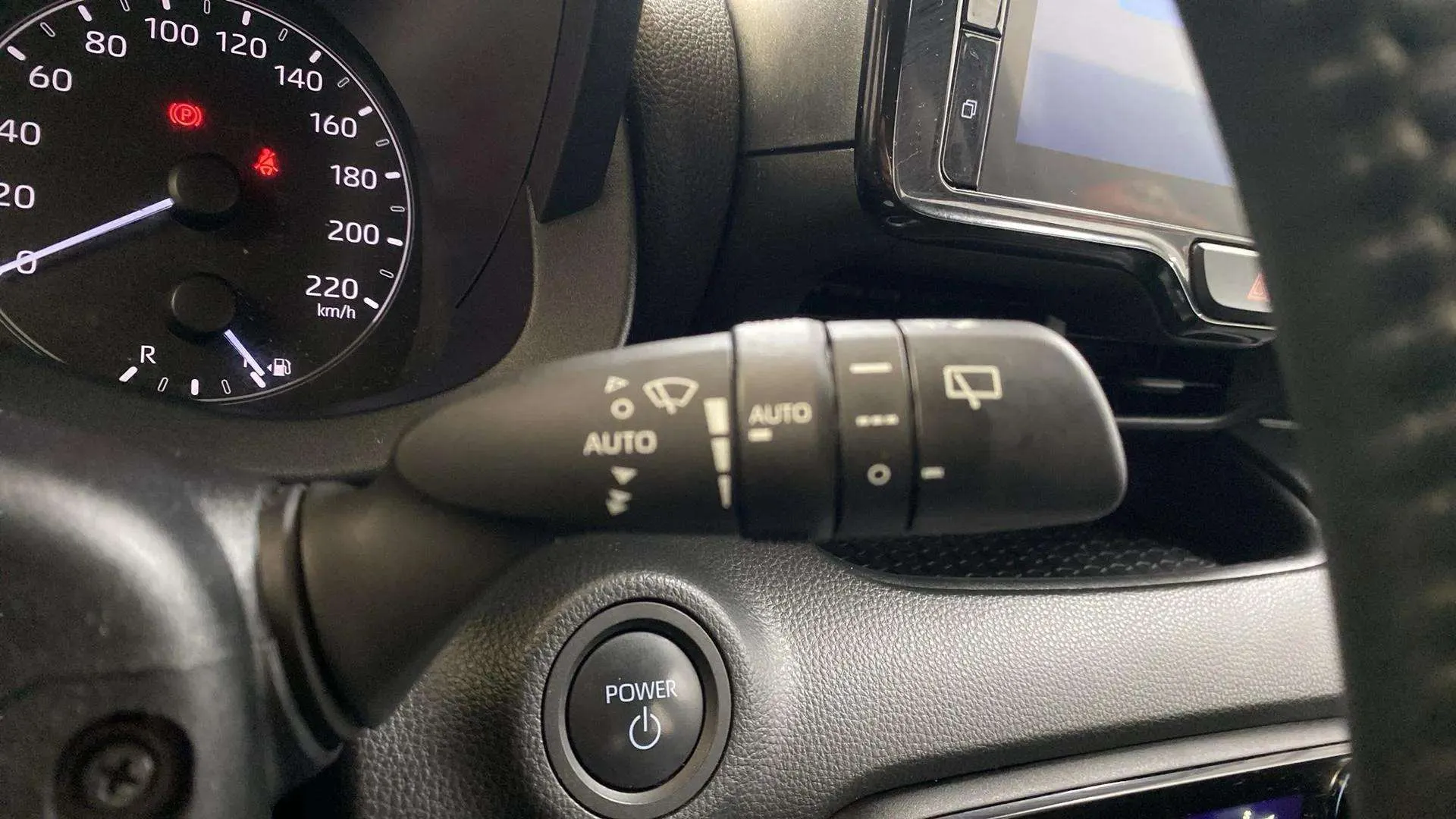Toyota Yaris Active Plus 1.5 Hybrid AUT - foto 24
