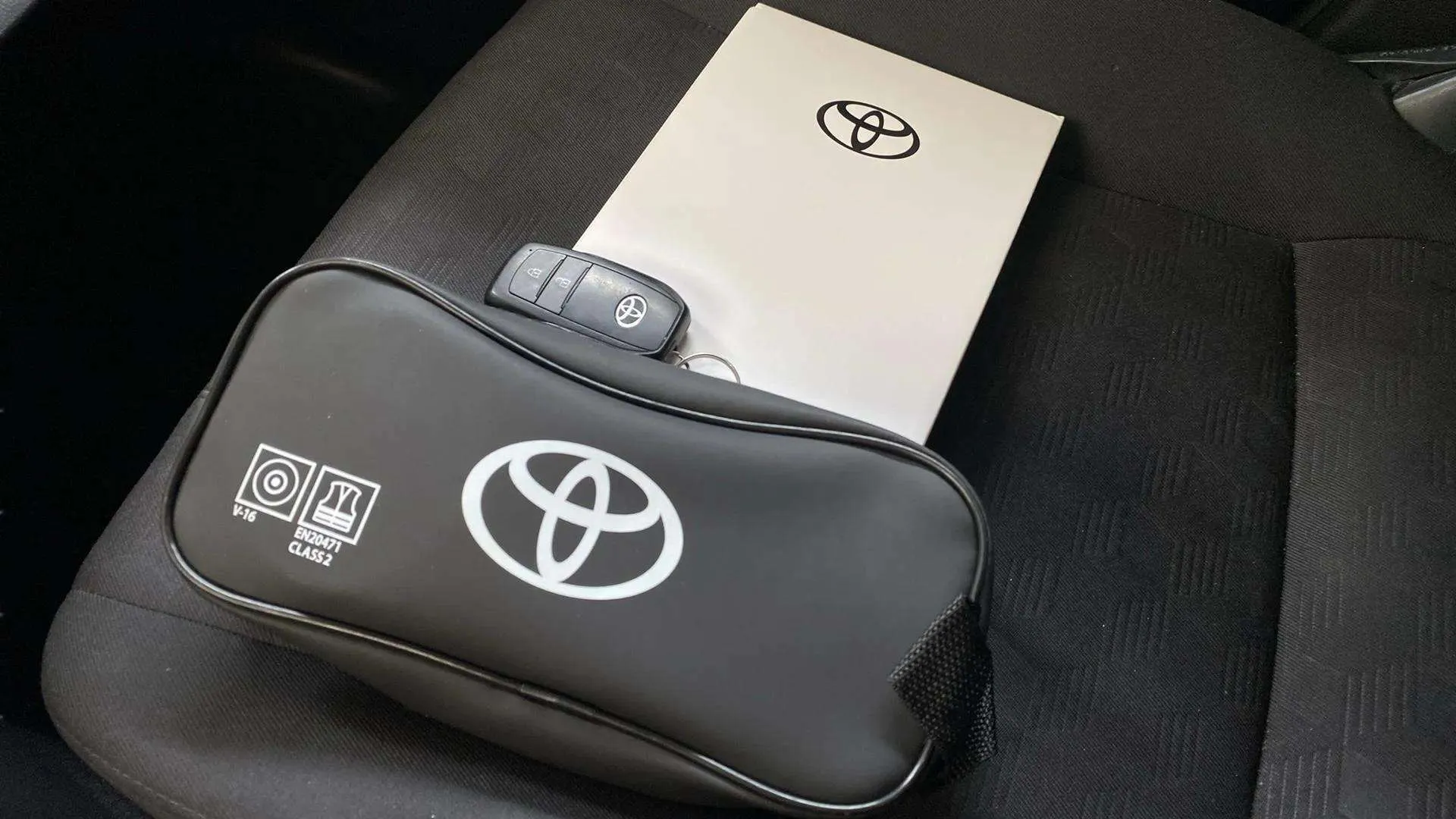 Toyota Yaris Active Plus 1.5 Hybrid AUT - foto 41