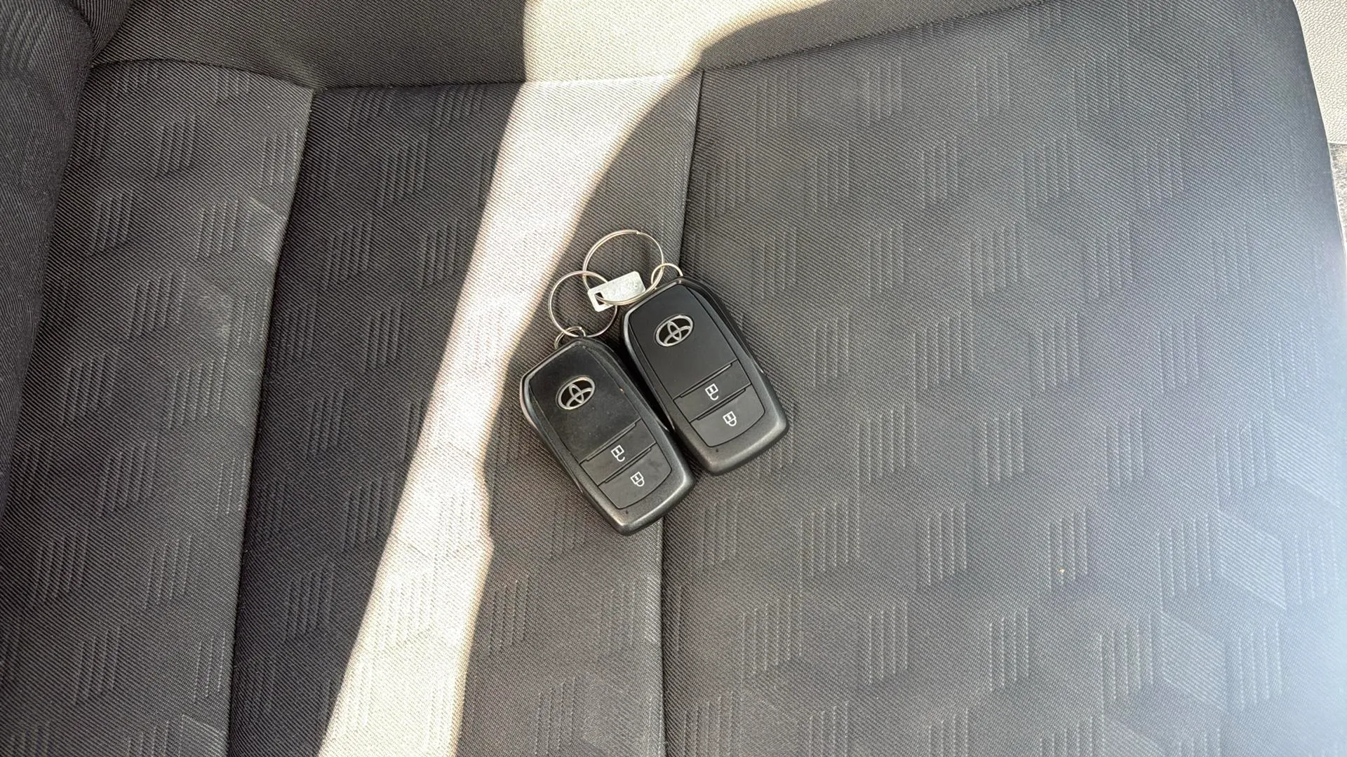 Toyota Yaris Active Plus 1.5 Hybrid AUT - foto 14
