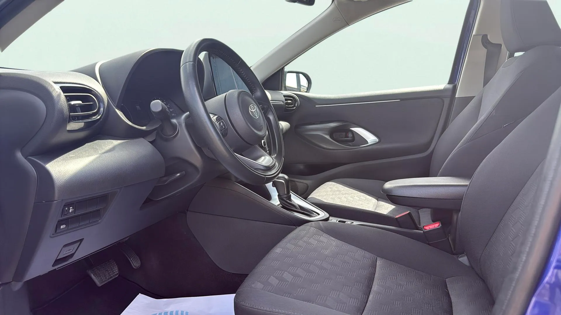 Toyota Yaris Active Plus 1.5 Hybrid AUT - foto 10