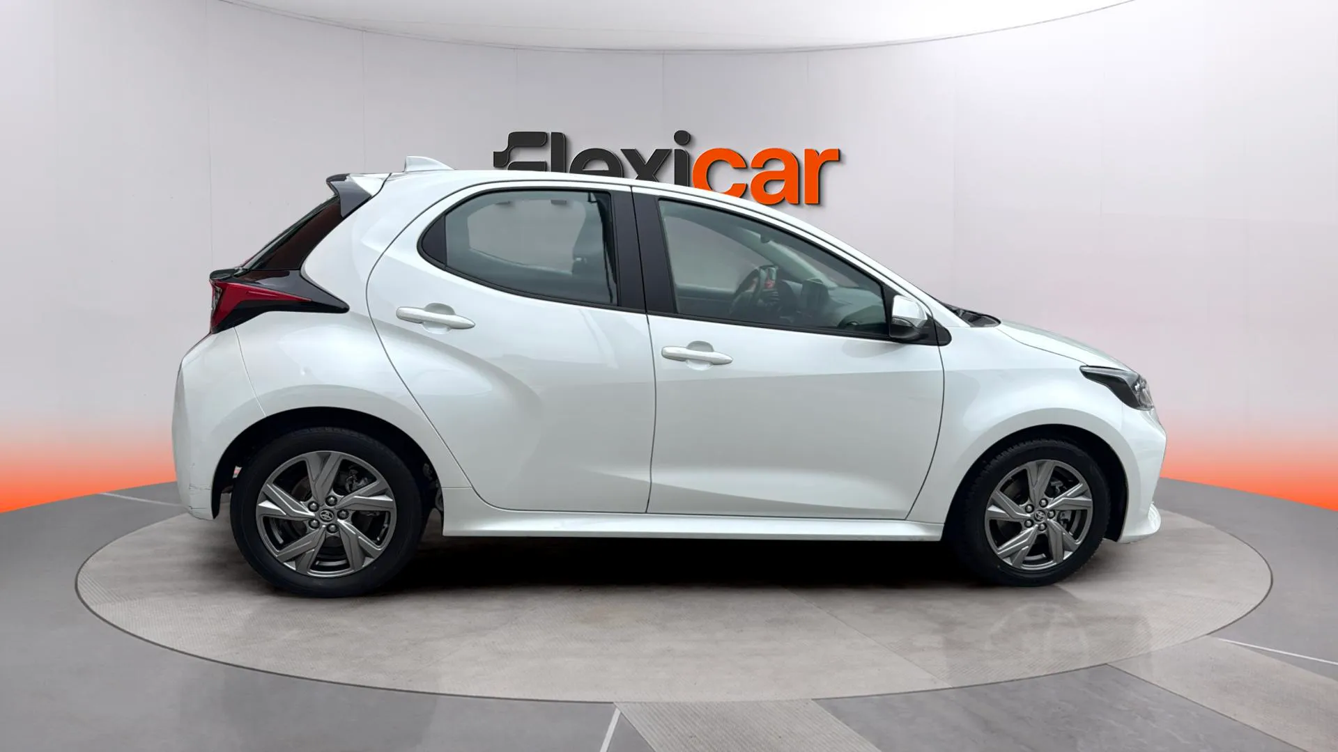 Toyota Yaris 1.5 120H Active Plus - foto 8