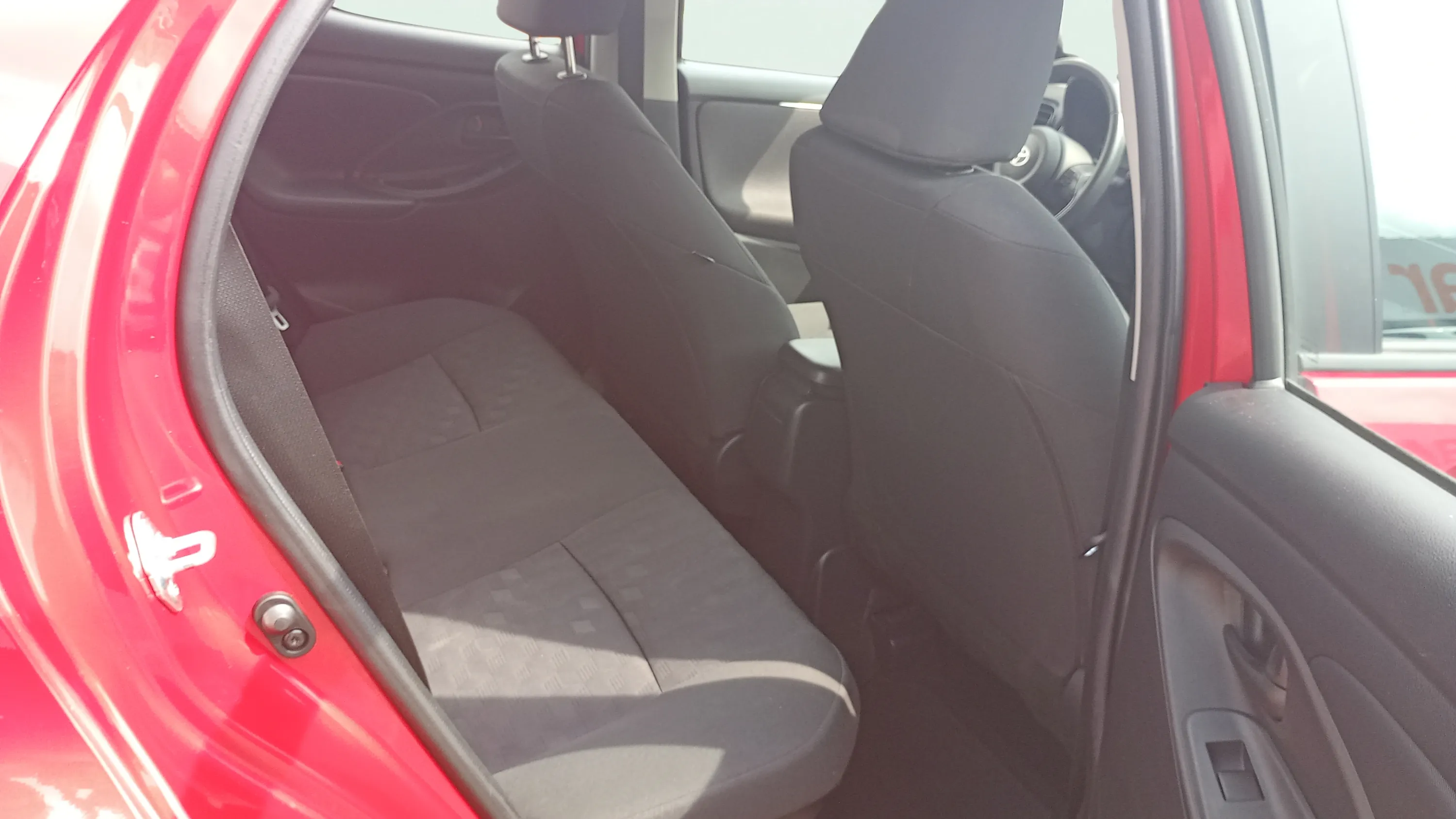 Toyota Yaris 1.5 120H Active Plus - foto 15