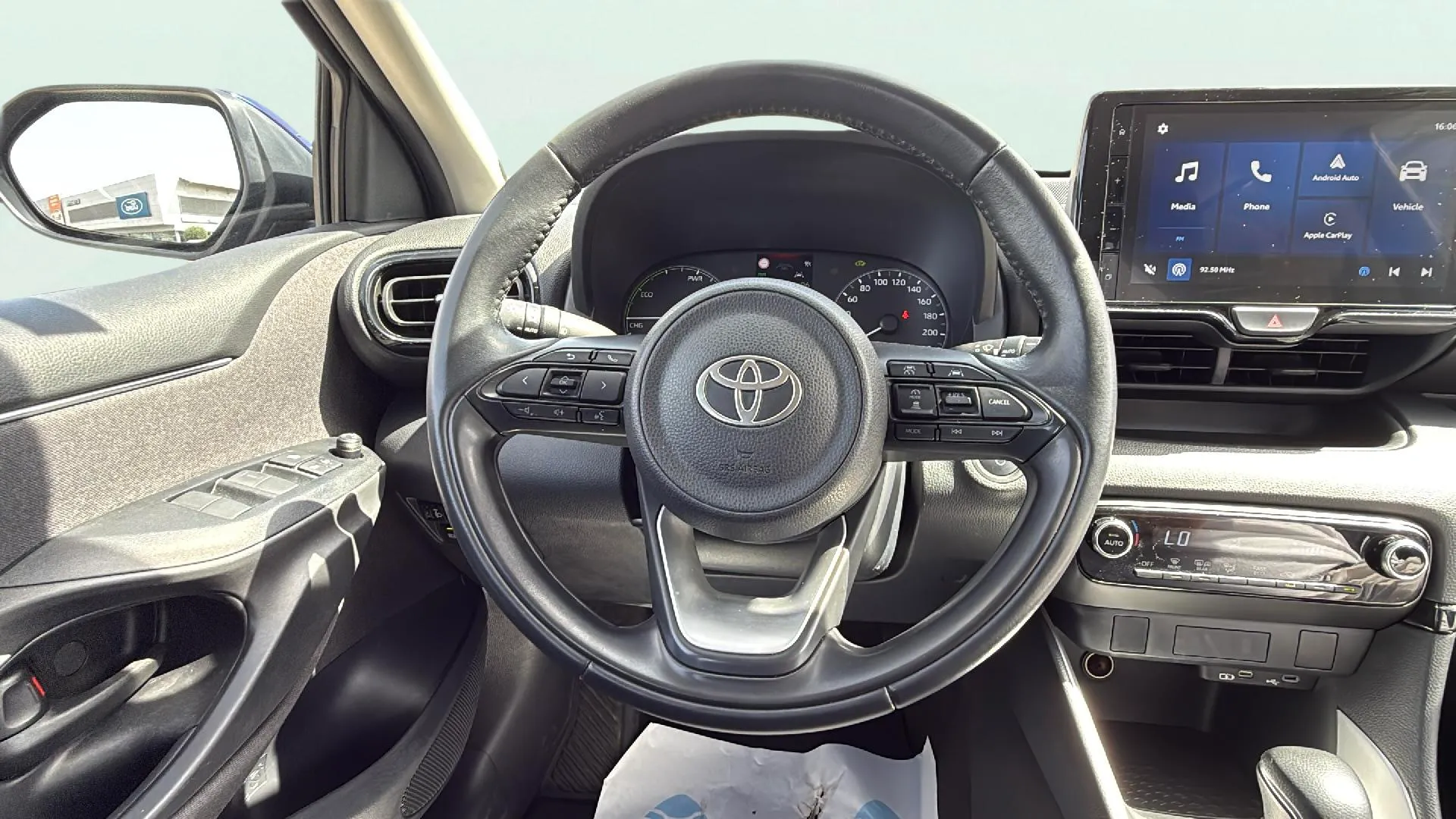 Toyota Yaris 1.5 120H Active Plus - foto 11