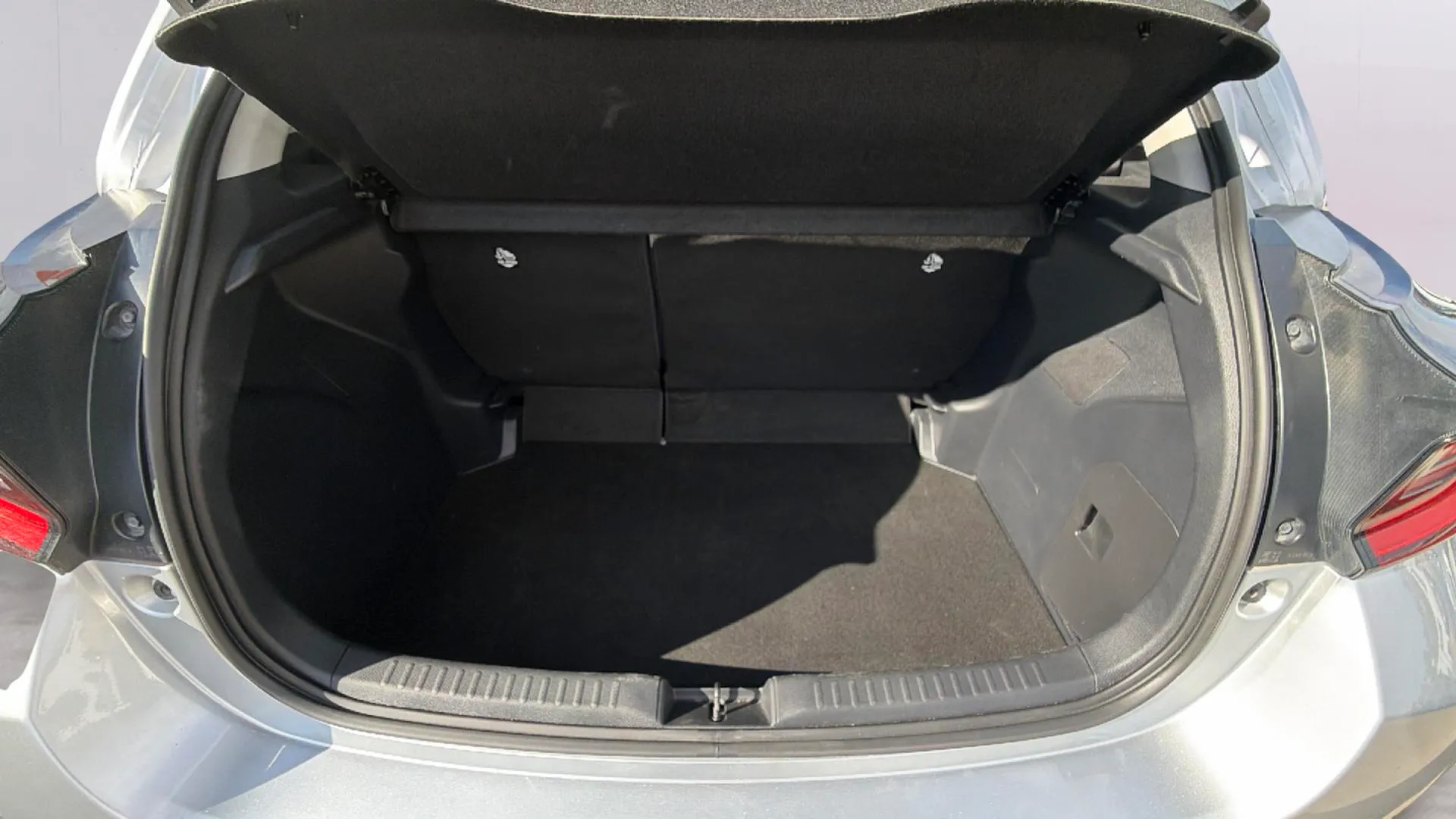 Toyota Yaris 1.5 120H Active Plus - foto 19