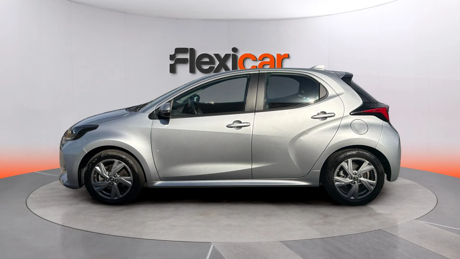 Toyota Yaris 1.5 120H Active Plus - foto 4