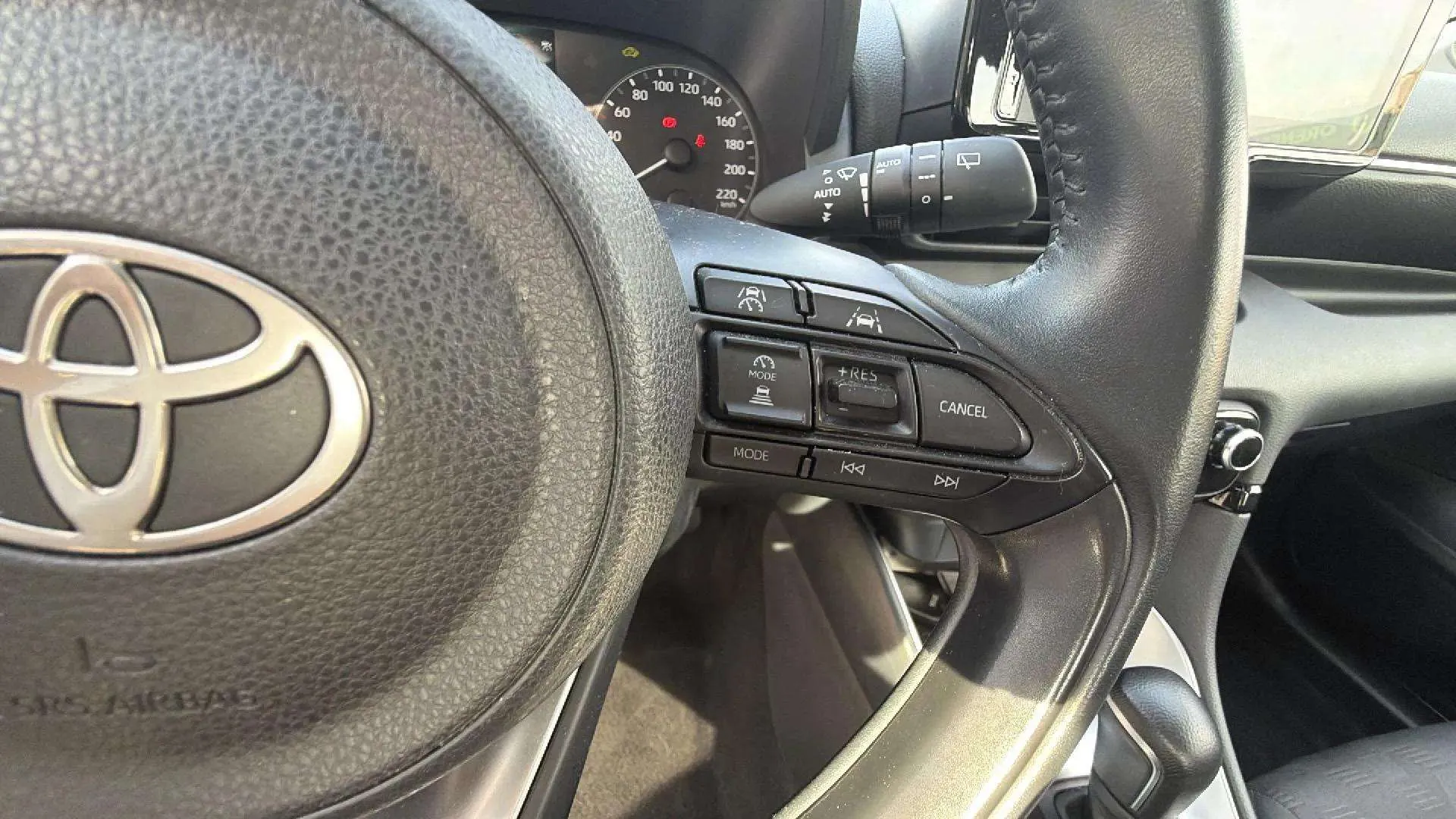 Toyota Yaris 1.5 120H Active Plus - foto 12